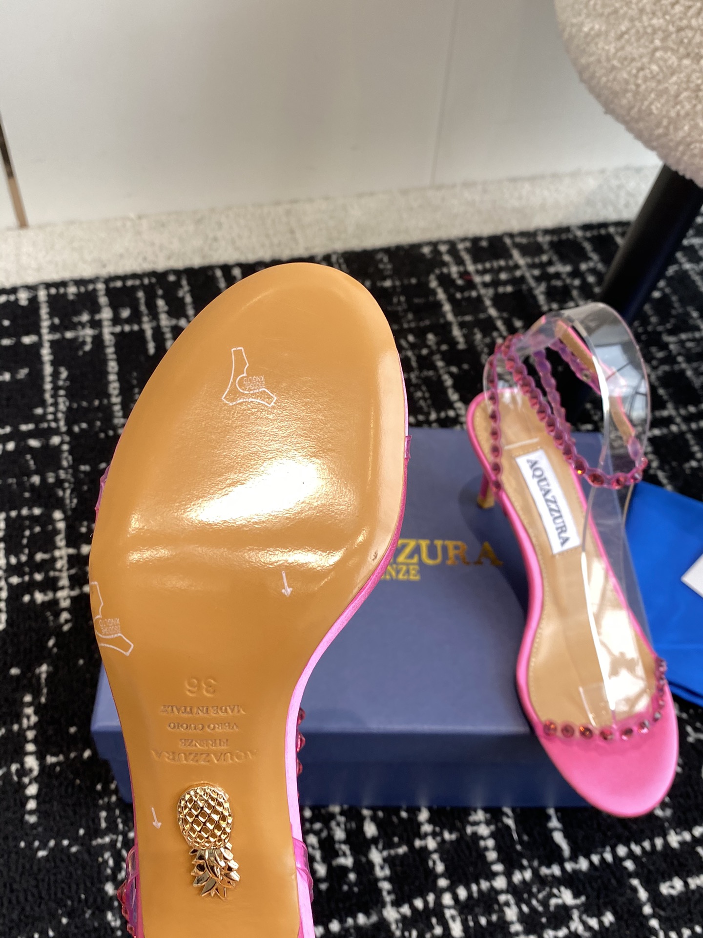 Aquazzura24ss惊艳火爆款菠萝王室贵族的钟爱雍容华贵气质高雅到手如图柜级品质进口真丝璀璨别致水