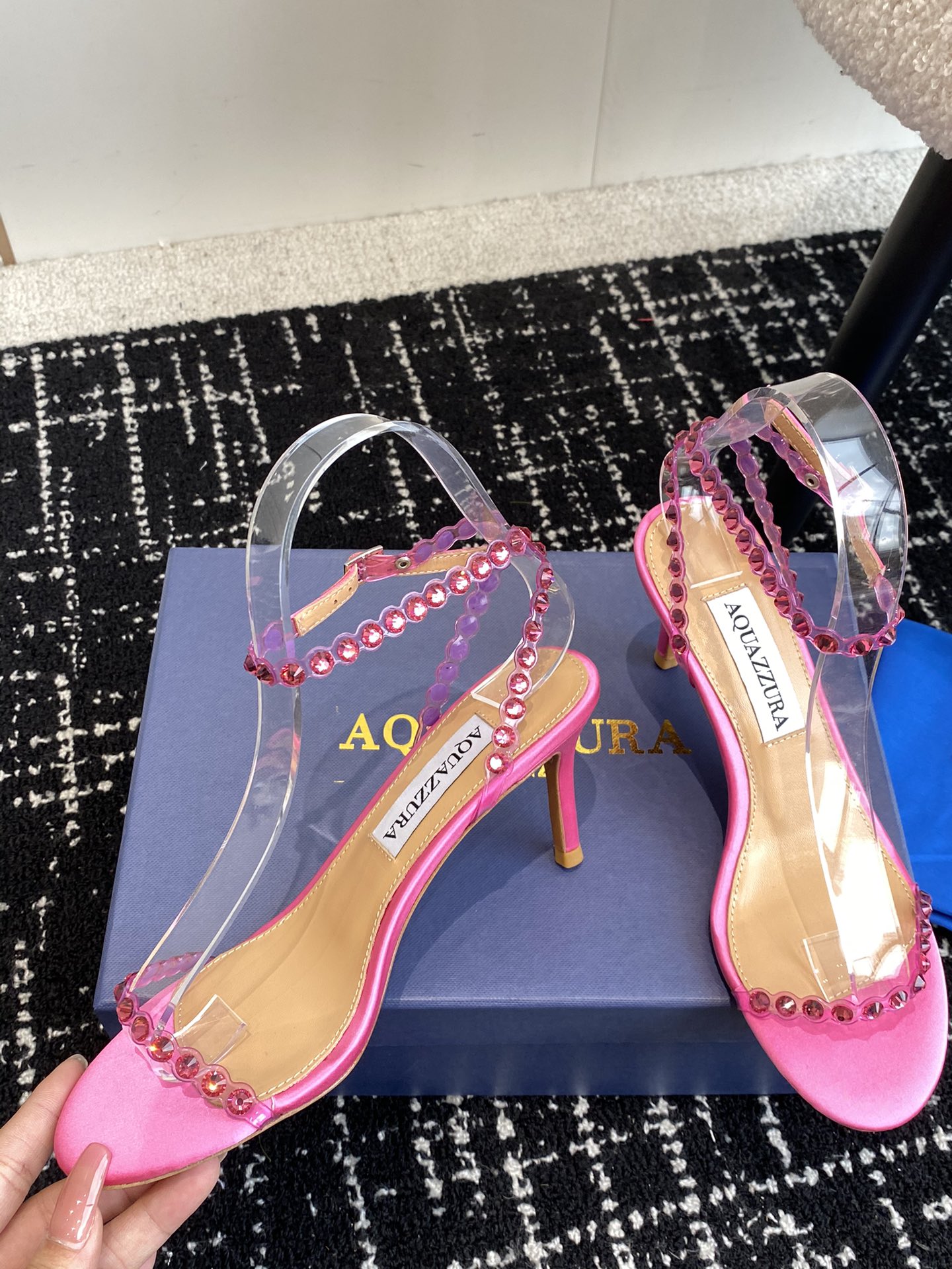 Aquazzura24ss惊艳火爆款菠萝王室贵族的钟爱雍容华贵气质高雅到手如图柜级品质进口真丝璀璨别致水