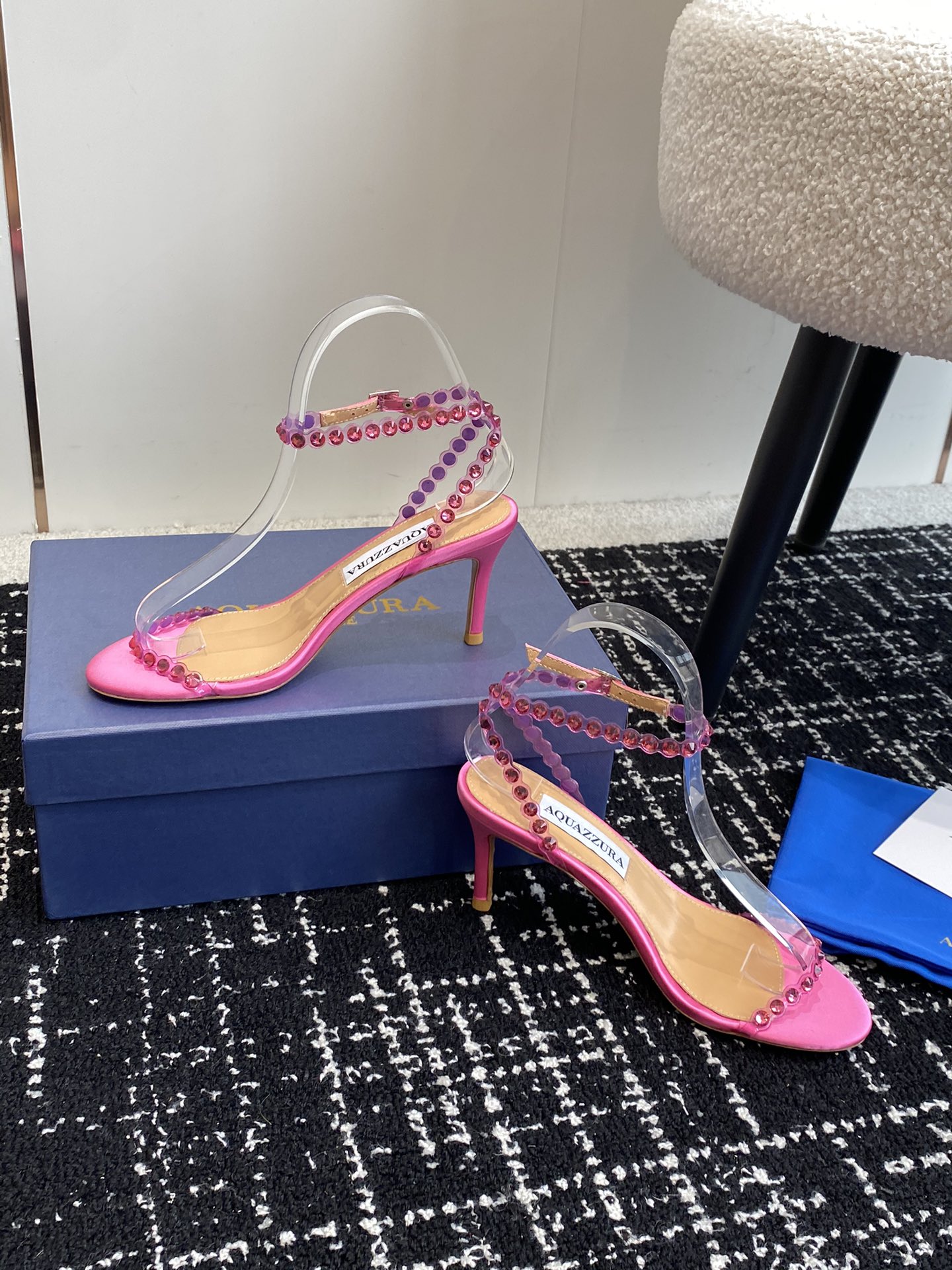 Aquazzura24ss惊艳火爆款菠萝王室贵族的钟爱雍容华贵气质高雅到手如图柜级品质进口真丝璀璨别致水