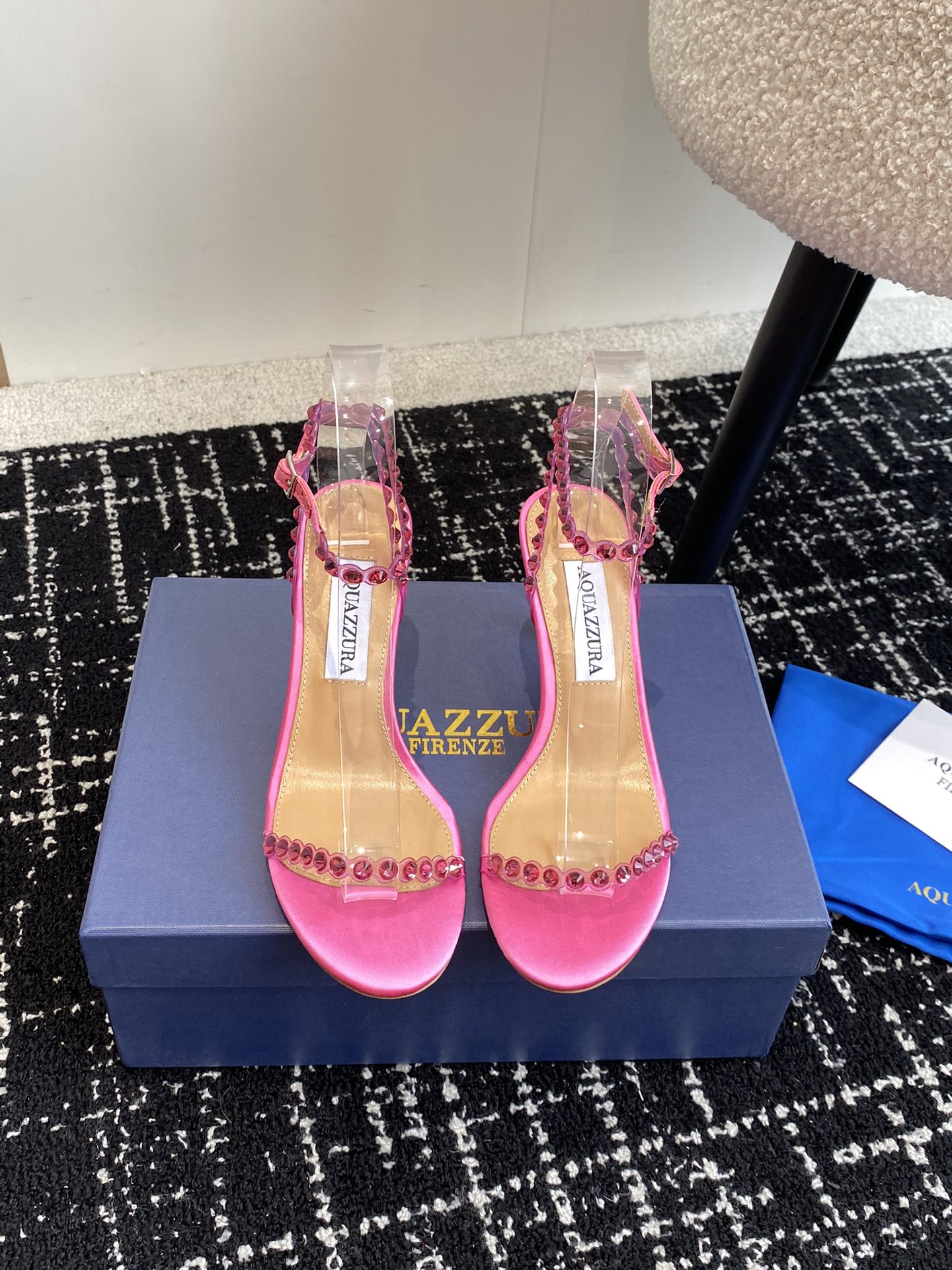 Aquazzura24ss惊艳火爆款菠萝王室贵族的钟爱雍容华贵气质高雅到手如图柜级品质进口真丝璀璨别致水