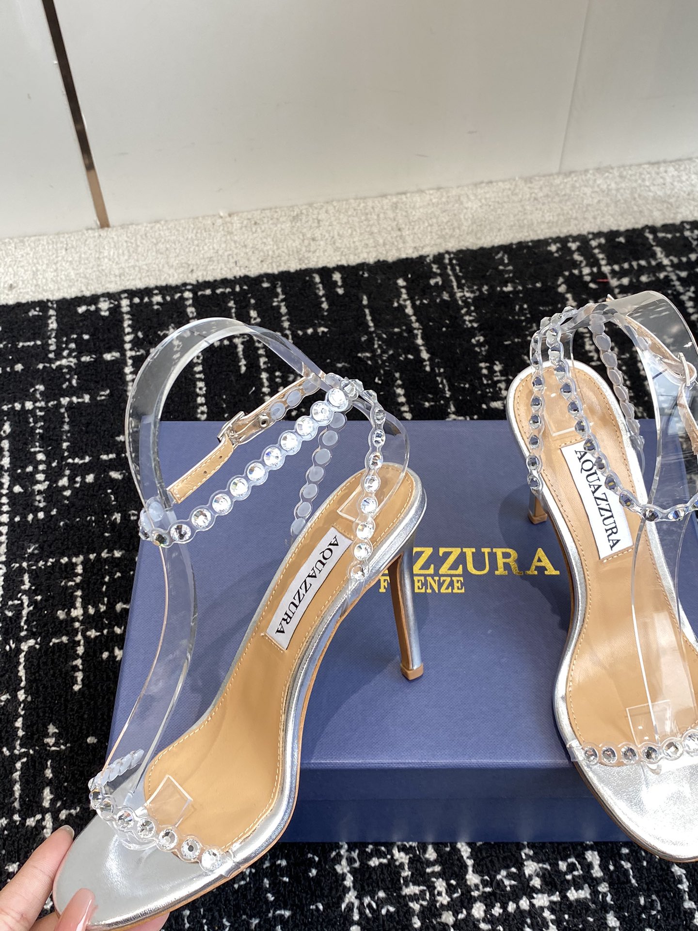 Aquazzura24ss惊艳火爆款菠萝王室贵族的钟爱雍容华贵气质高雅到手如图柜级品质进口真丝璀璨别致水