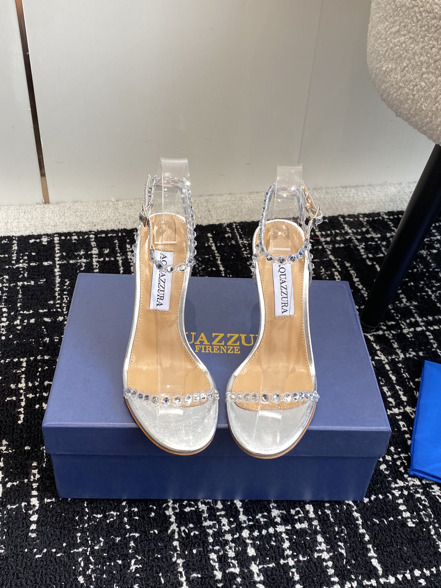 Aquazzura24ss惊艳火爆款菠萝王室贵族的钟爱雍容华贵气质高雅到手如图柜级品质进口真丝璀璨别致水