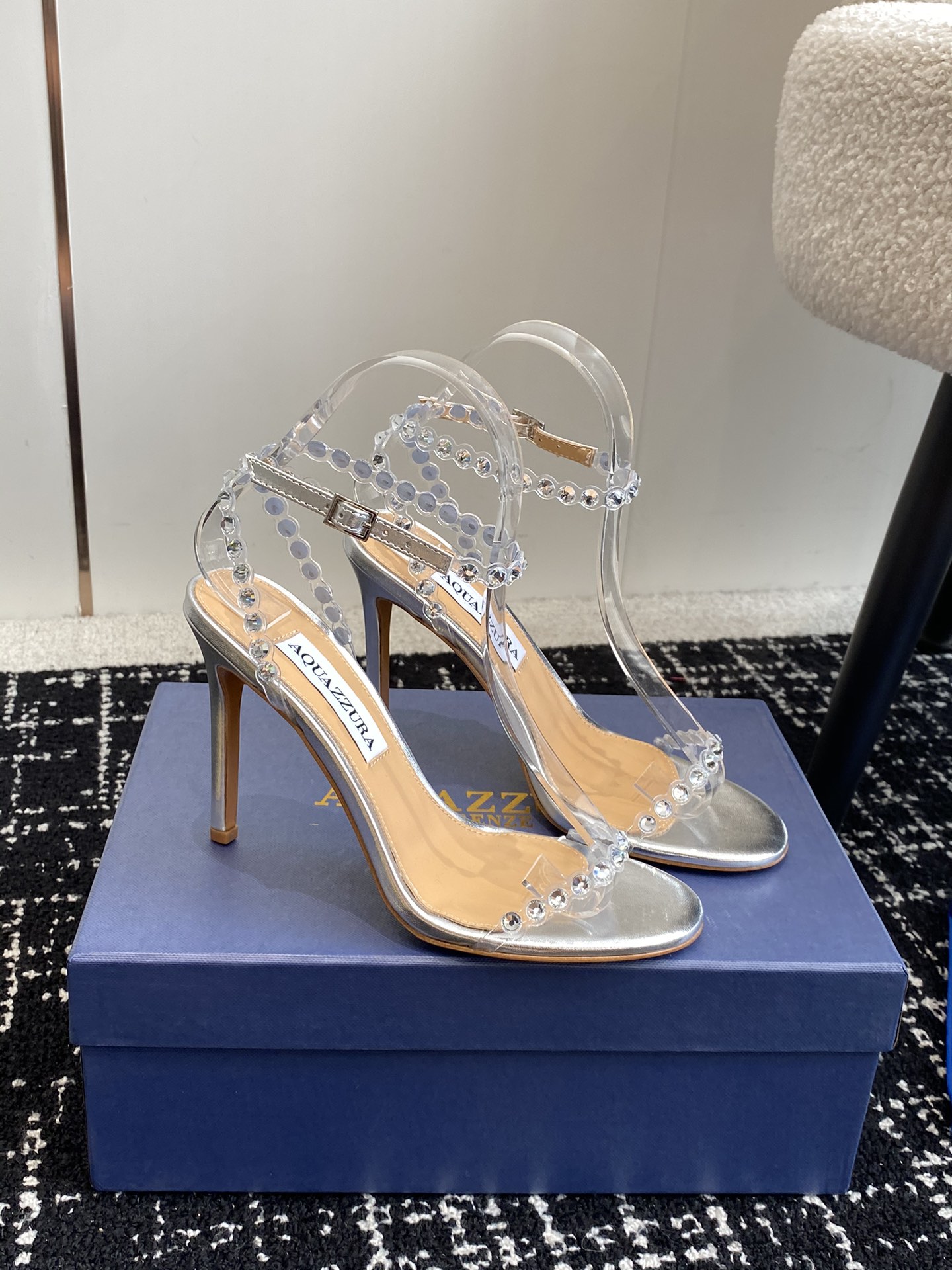 Aquazzura24ss惊艳火爆款菠萝王室贵族的钟爱雍容华贵气质高雅到手如图柜级品质进口真丝璀璨别致水