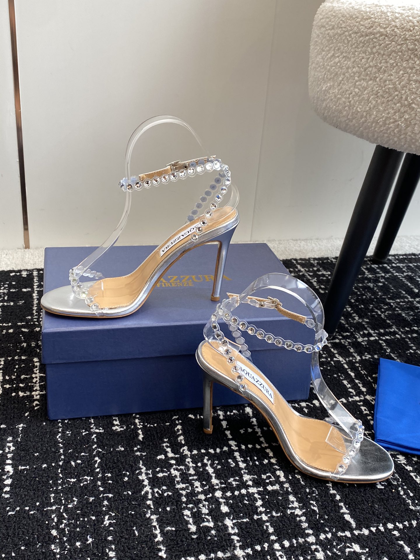 Aquazzura24ss惊艳火爆款菠萝王室贵族的钟爱雍容华贵气质高雅到手如图柜级品质进口真丝璀璨别致水