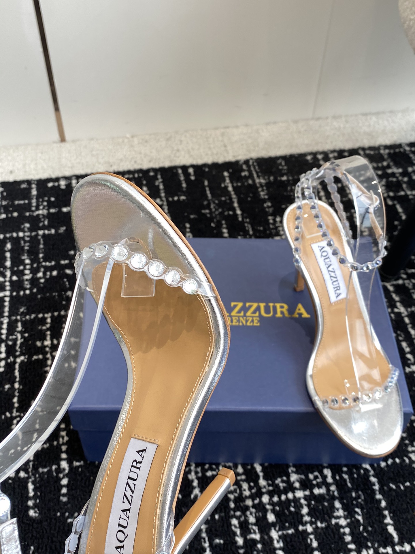 Aquazzura24ss惊艳火爆款菠萝王室贵族的钟爱雍容华贵气质高雅到手如图柜级品质进口真丝璀璨别致水