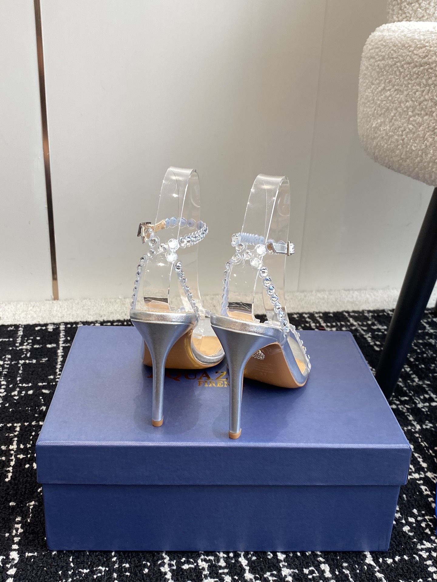 Aquazzura24ss惊艳火爆款菠萝王室贵族的钟爱雍容华贵气质高雅到手如图柜级品质进口真丝璀璨别致水