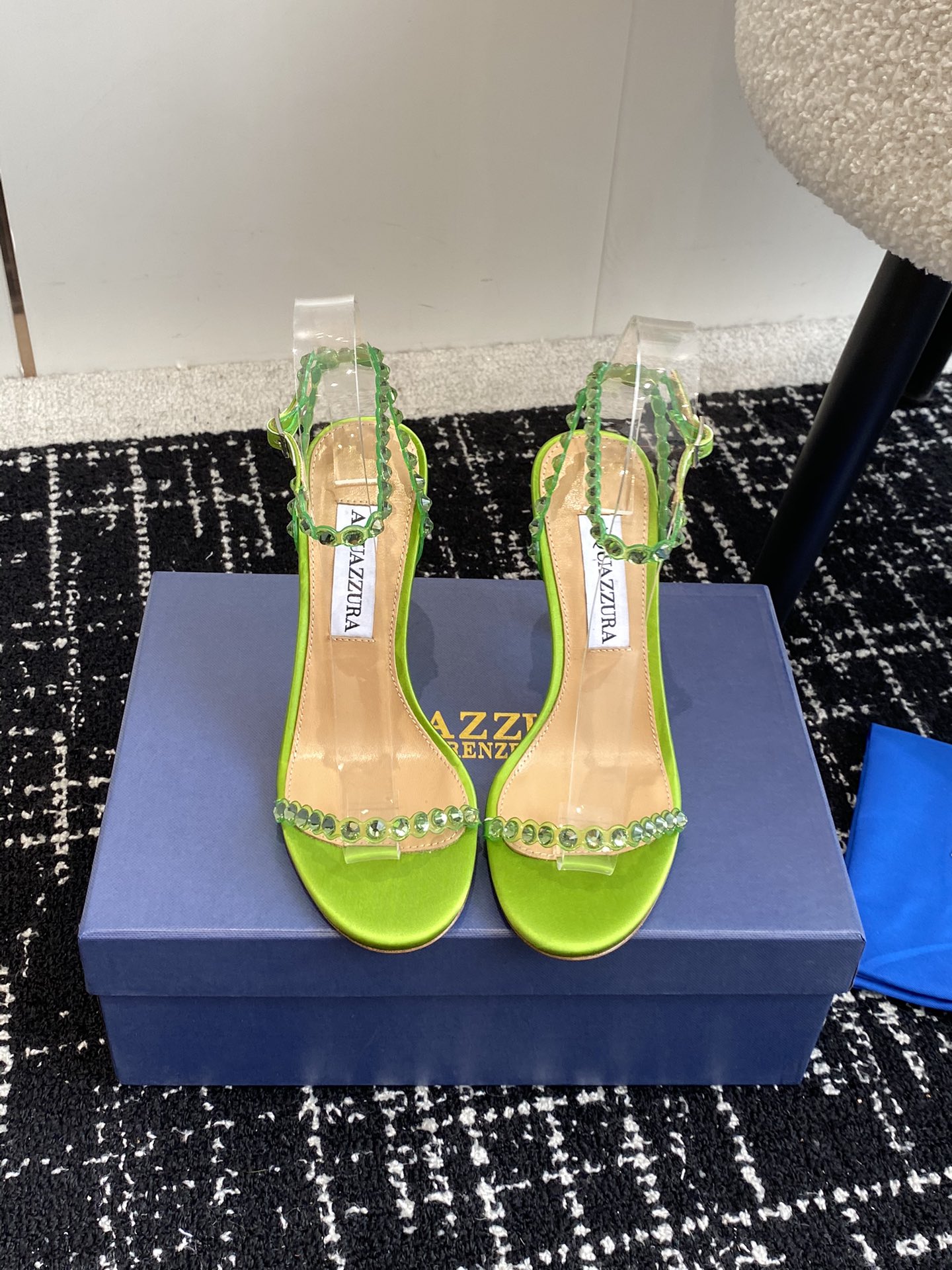 Aquazzura24ss惊艳火爆款菠萝王室贵族的钟爱雍容华贵气质高雅到手如图柜级品质进口真丝璀璨别致水