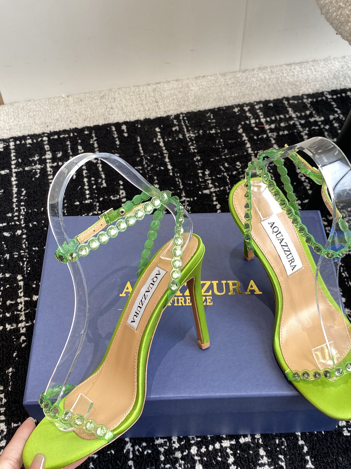 Aquazzura24ss惊艳火爆款菠萝王室贵族的钟爱雍容华贵气质高雅到手如图柜级品质进口真丝璀璨别致水