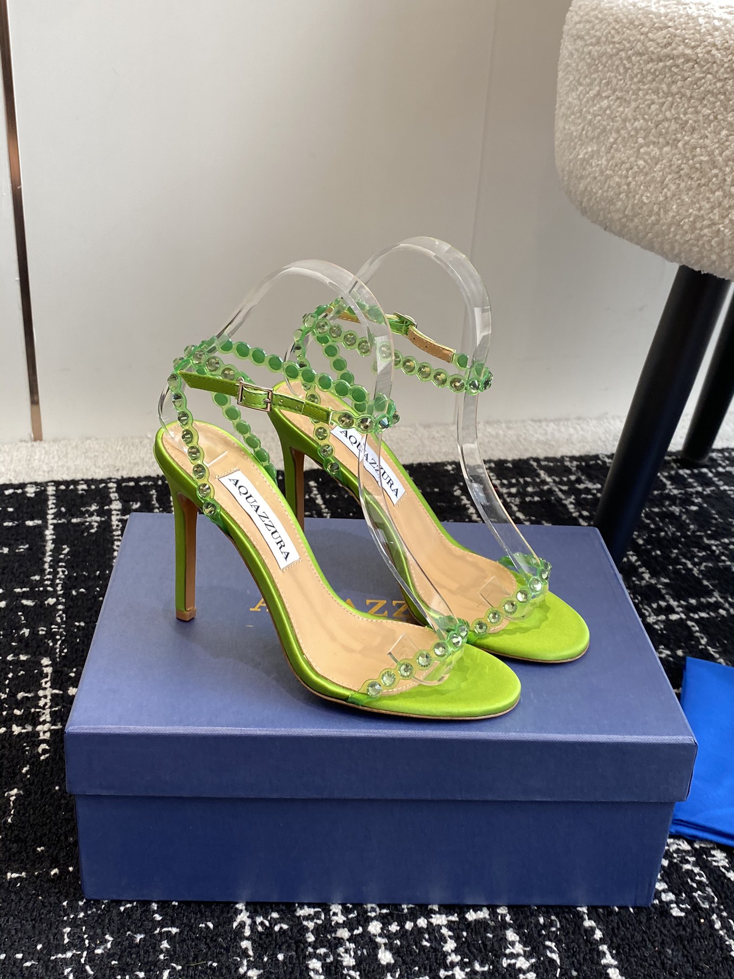 Aquazzura24ss惊艳火爆款菠萝王室贵族的钟爱雍容华贵气质高雅到手如图柜级品质进口真丝璀璨别致水