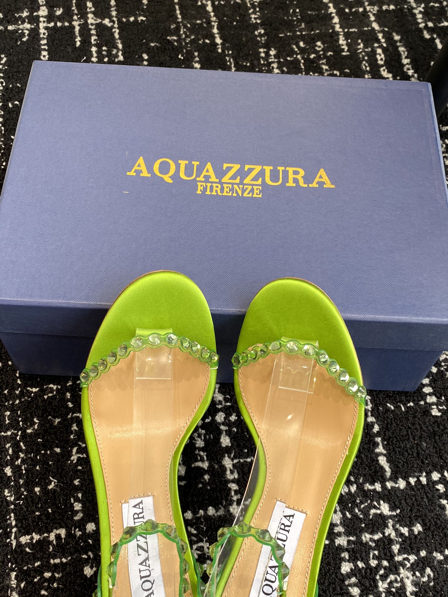 Aquazzura24ss惊艳火爆款菠萝王室贵族的钟爱雍容华贵气质高雅到手如图柜级品质进口真丝璀璨别致水