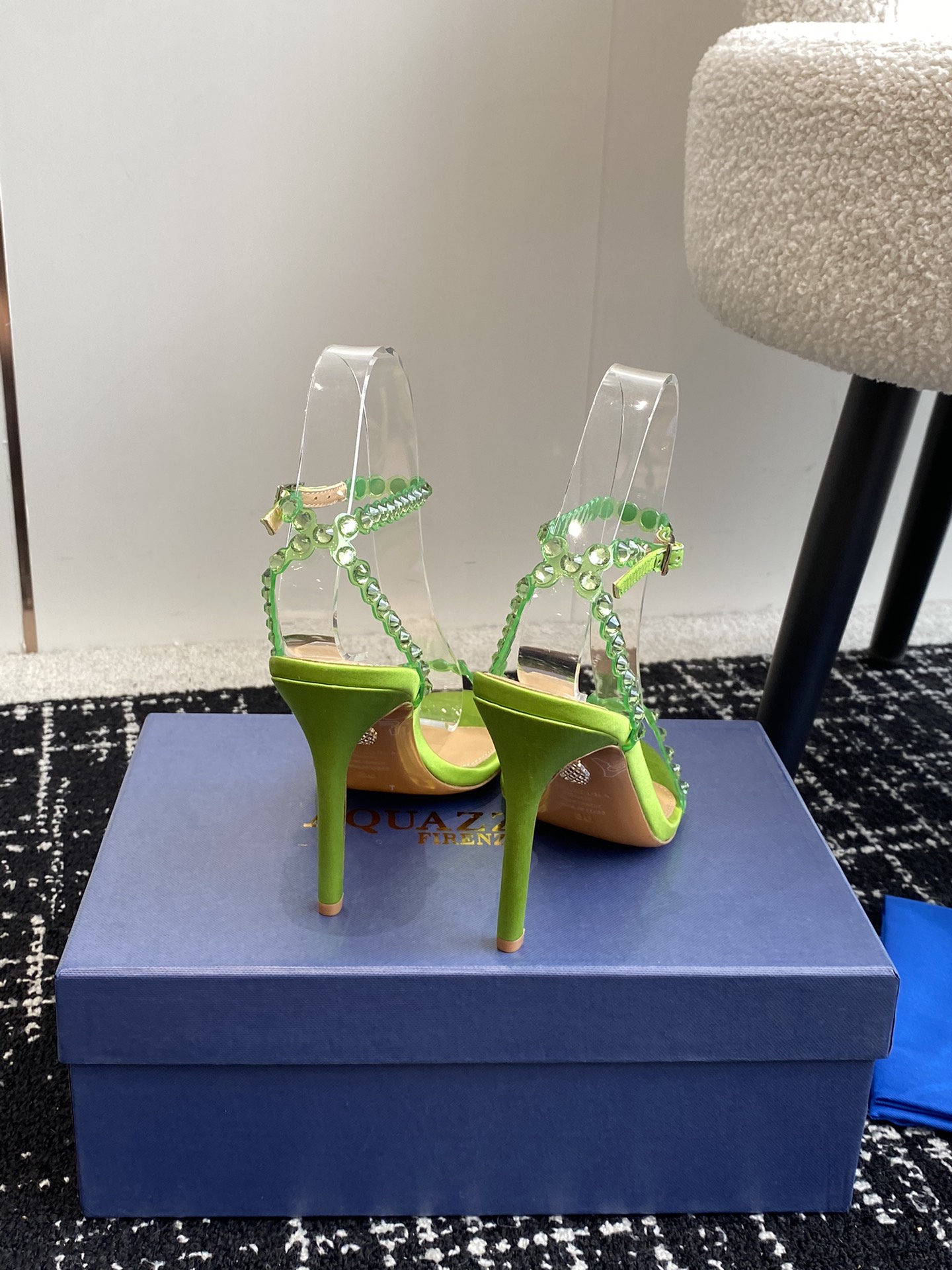 Aquazzura24ss惊艳火爆款菠萝王室贵族的钟爱雍容华贵气质高雅到手如图柜级品质进口真丝璀璨别致水