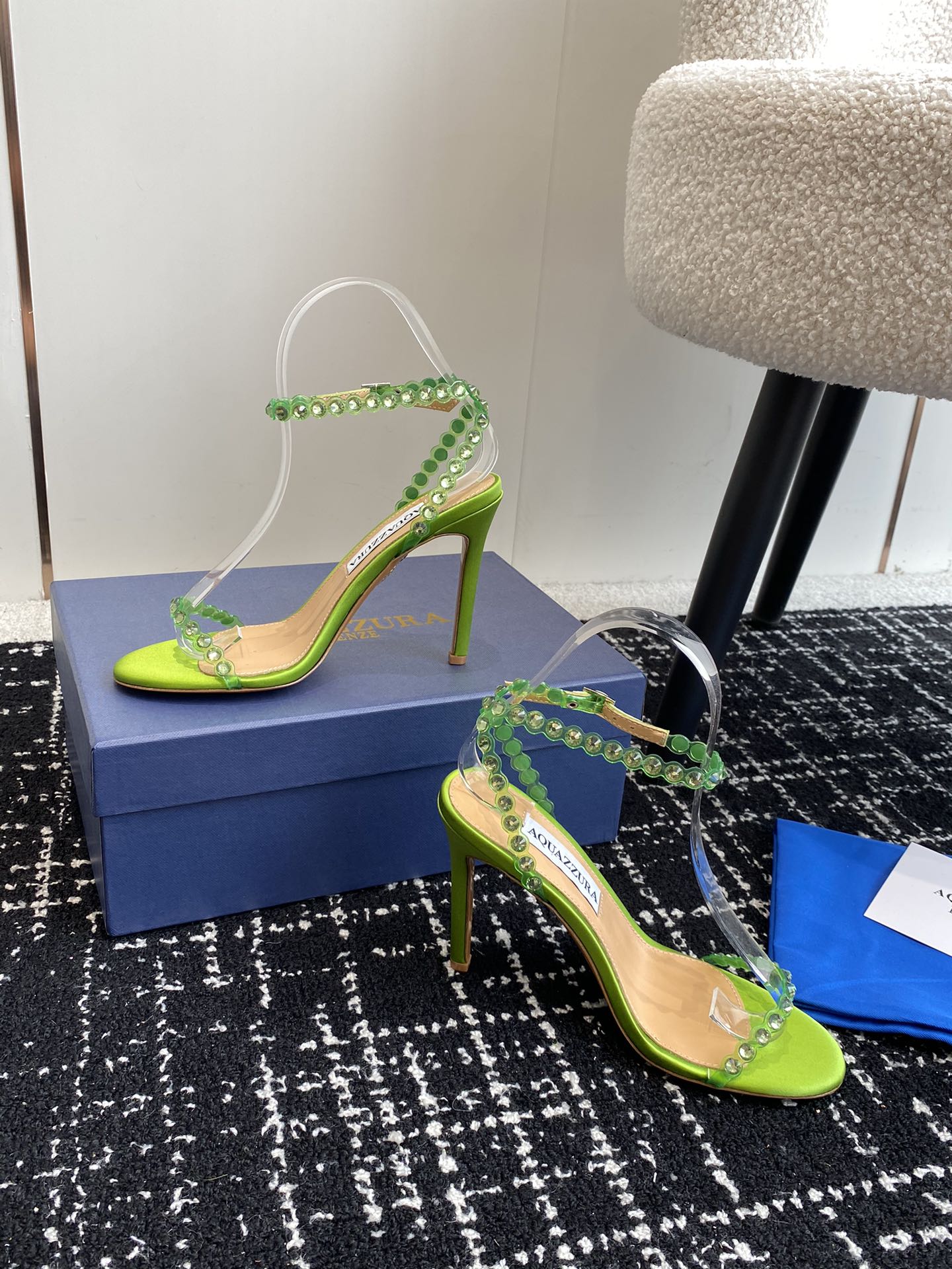 Aquazzura24ss惊艳火爆款菠萝王室贵族的钟爱雍容华贵气质高雅到手如图柜级品质进口真丝璀璨别致水