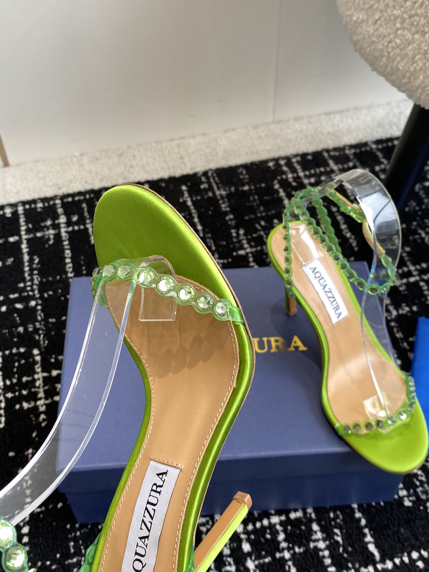 Aquazzura24ss惊艳火爆款菠萝王室贵族的钟爱雍容华贵气质高雅到手如图柜级品质进口真丝璀璨别致水