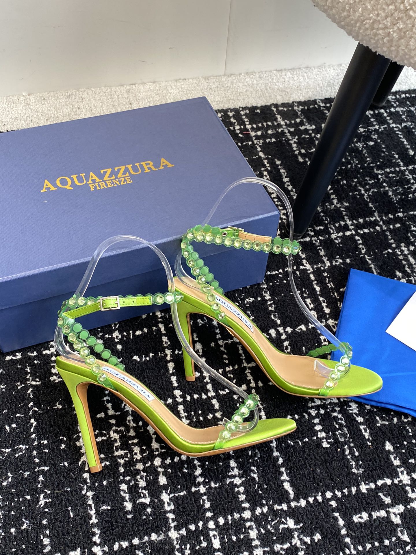 Aquazzura24ss惊艳火爆款菠萝王室贵族的钟爱雍容华贵气质高雅到手如图柜级品质进口真丝璀璨别致水