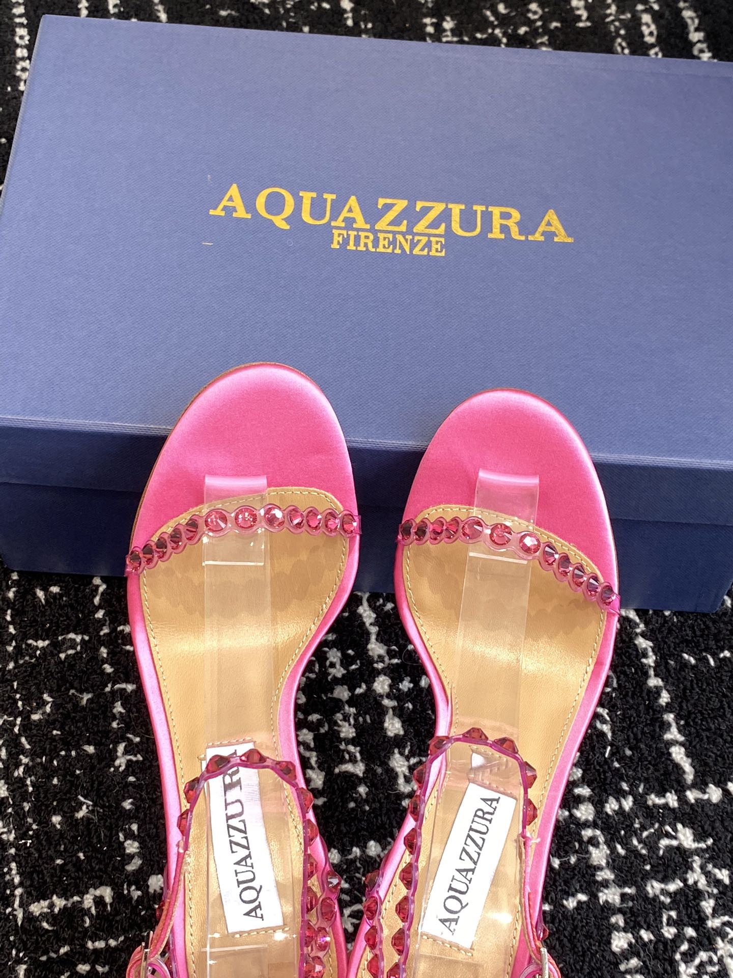 Aquazzura24ss惊艳火爆款菠萝王室贵族的钟爱雍容华贵气质高雅到手如图柜级品质进口真丝璀璨别致水