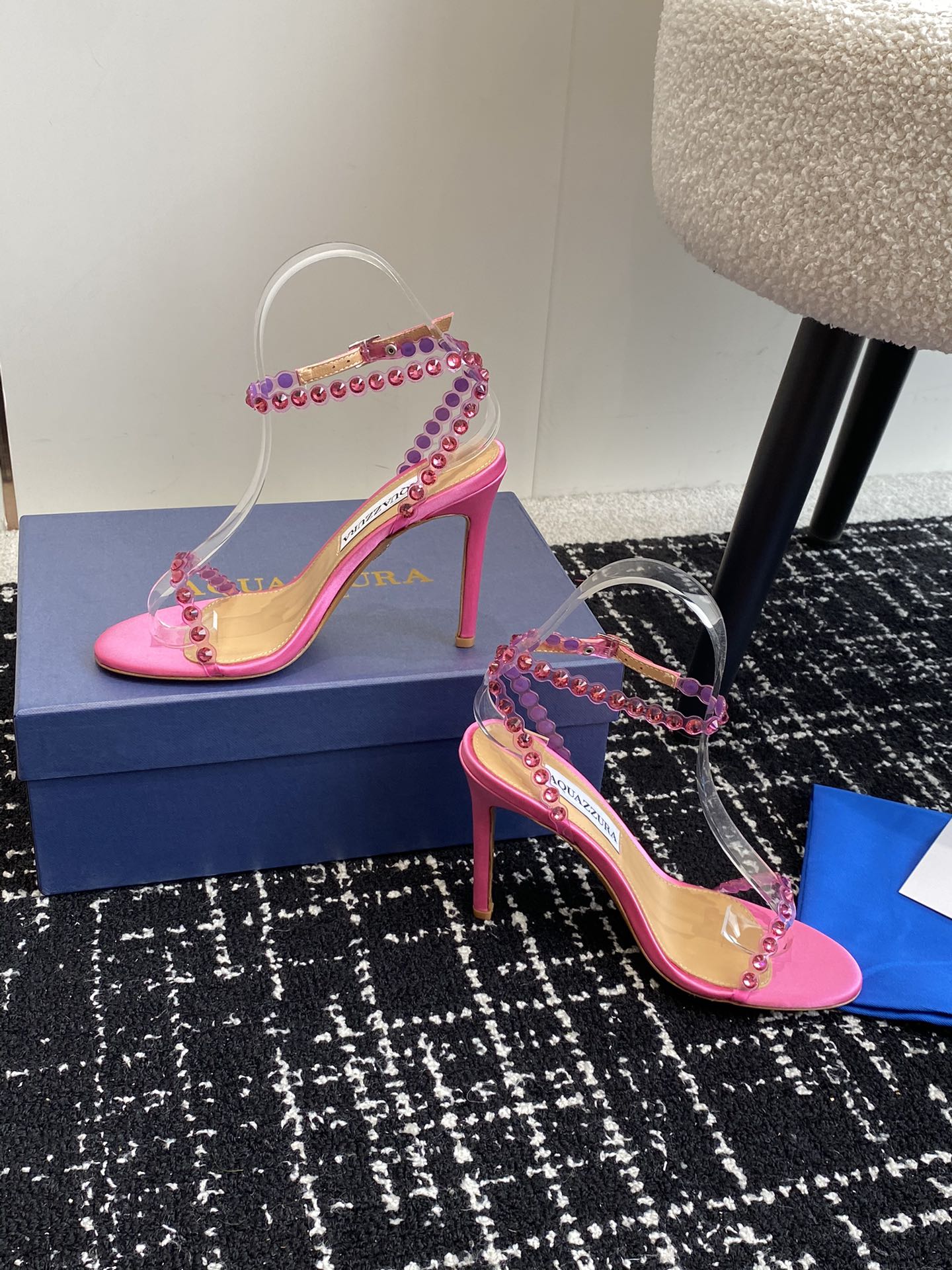 Aquazzura24ss惊艳火爆款菠萝王室贵族的钟爱雍容华贵气质高雅到手如图柜级品质进口真丝璀璨别致水