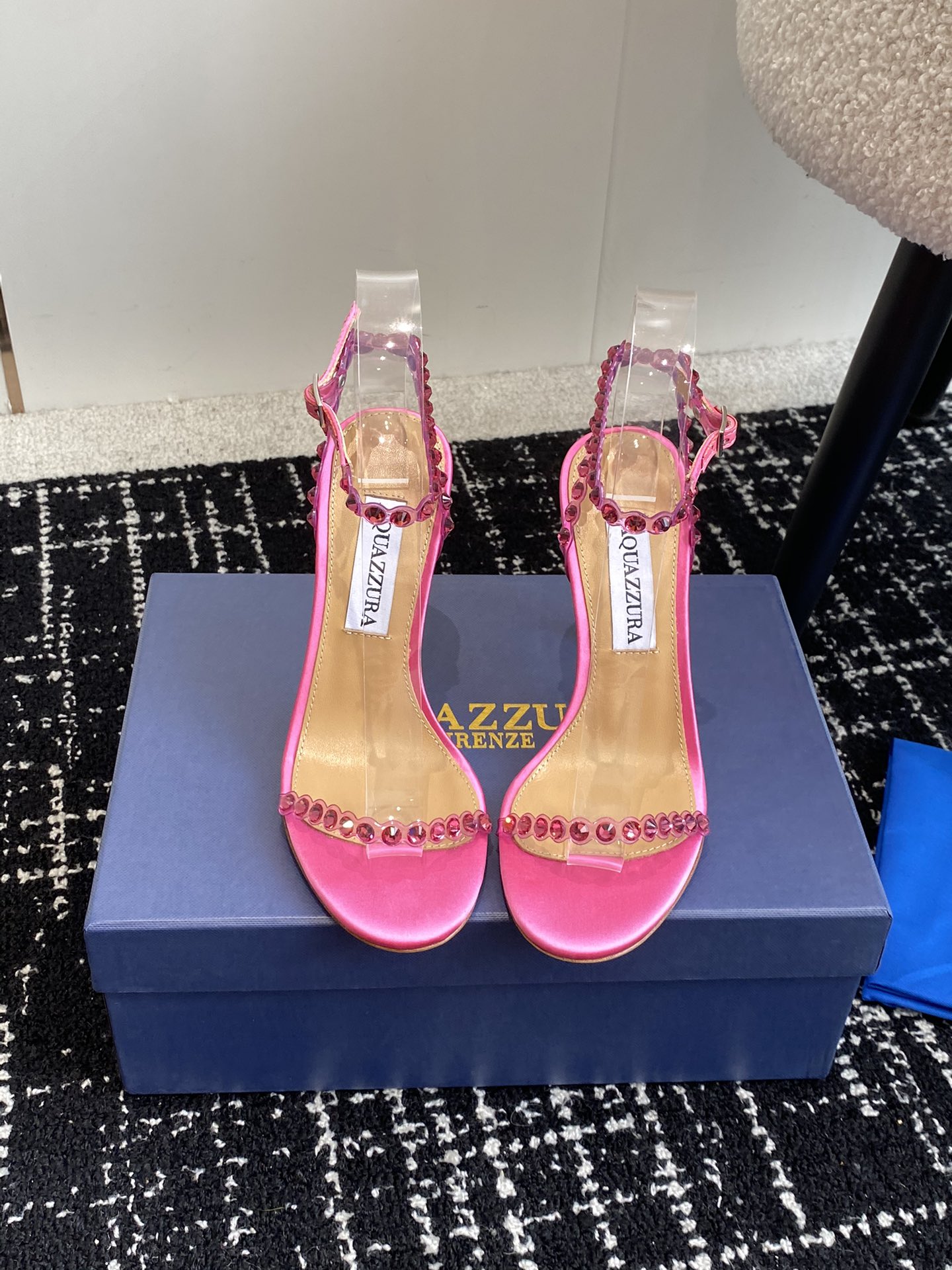 Aquazzura24ss惊艳火爆款菠萝王室贵族的钟爱雍容华贵气质高雅到手如图柜级品质进口真丝璀璨别致水