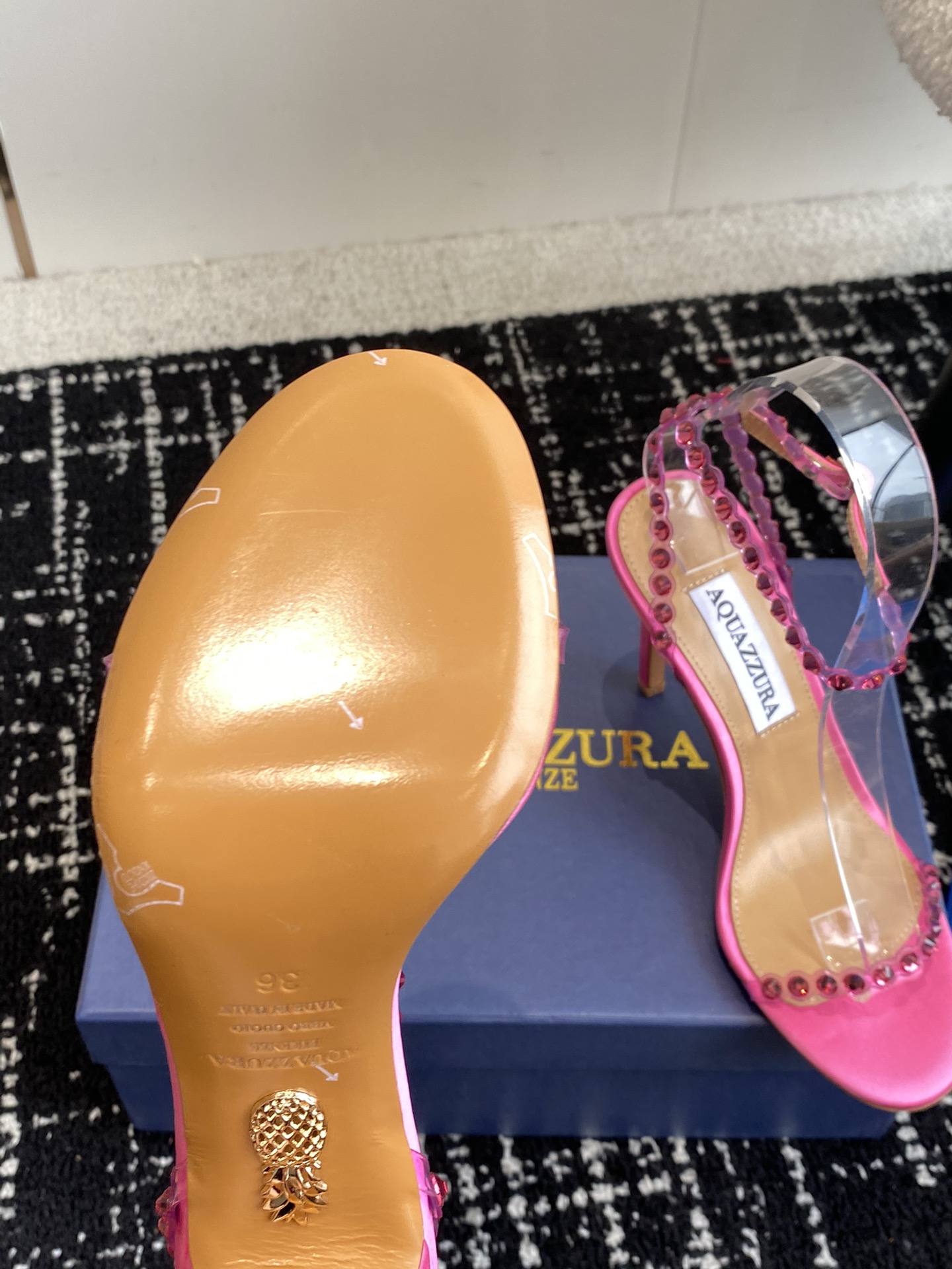 Aquazzura24ss惊艳火爆款菠萝王室贵族的钟爱雍容华贵气质高雅到手如图柜级品质进口真丝璀璨别致水