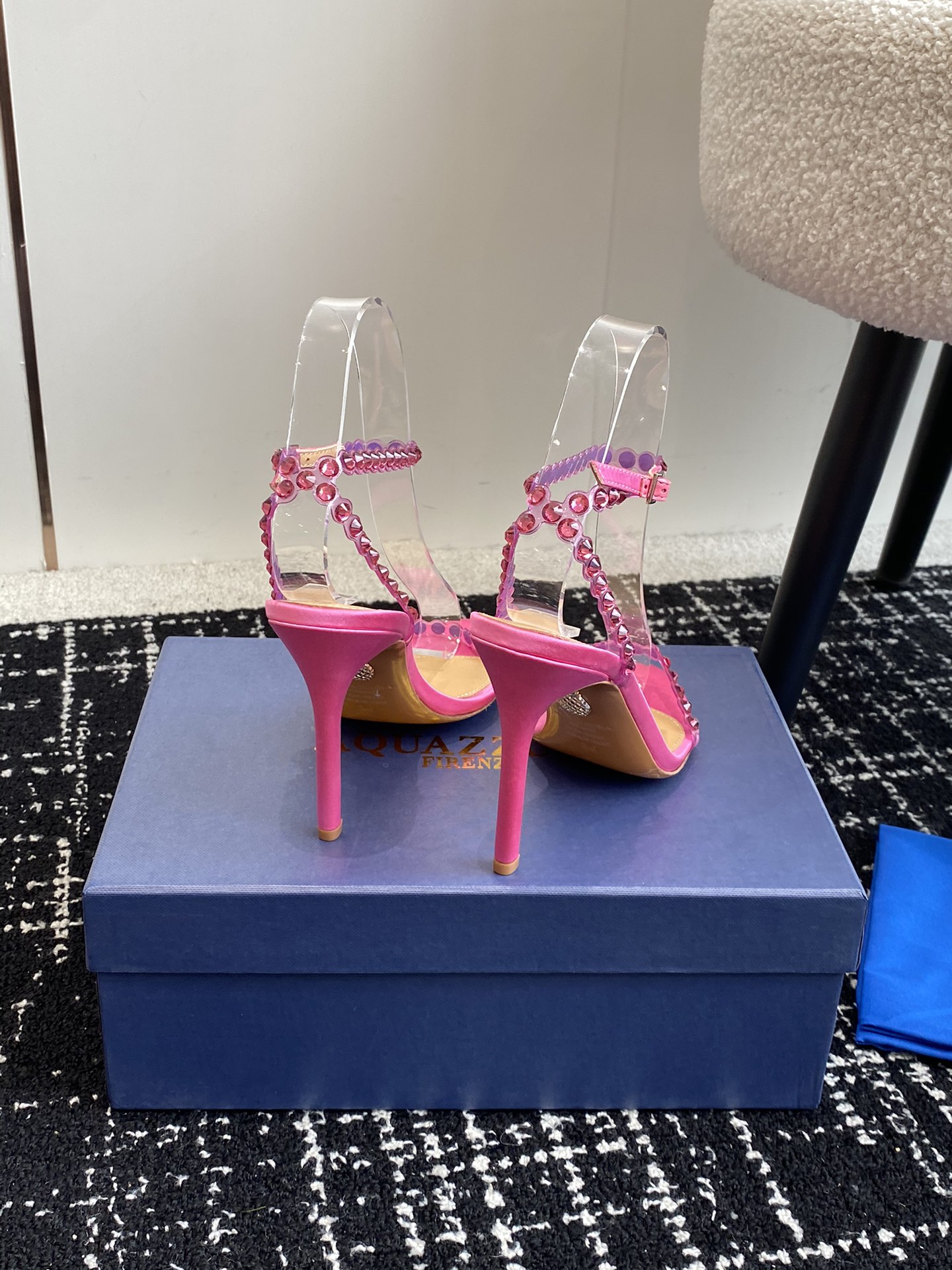 Aquazzura24ss惊艳火爆款菠萝王室贵族的钟爱雍容华贵气质高雅到手如图柜级品质进口真丝璀璨别致水