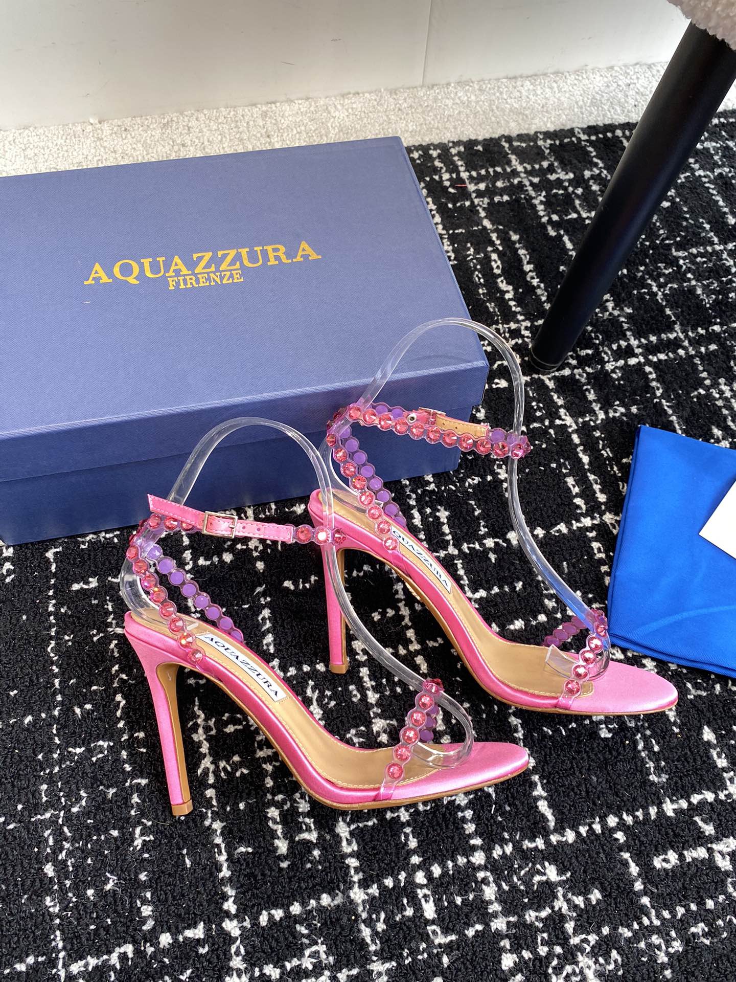 Aquazzura24ss惊艳火爆款菠萝王室贵族的钟爱雍容华贵气质高雅到手如图柜级品质进口真丝璀璨别致水