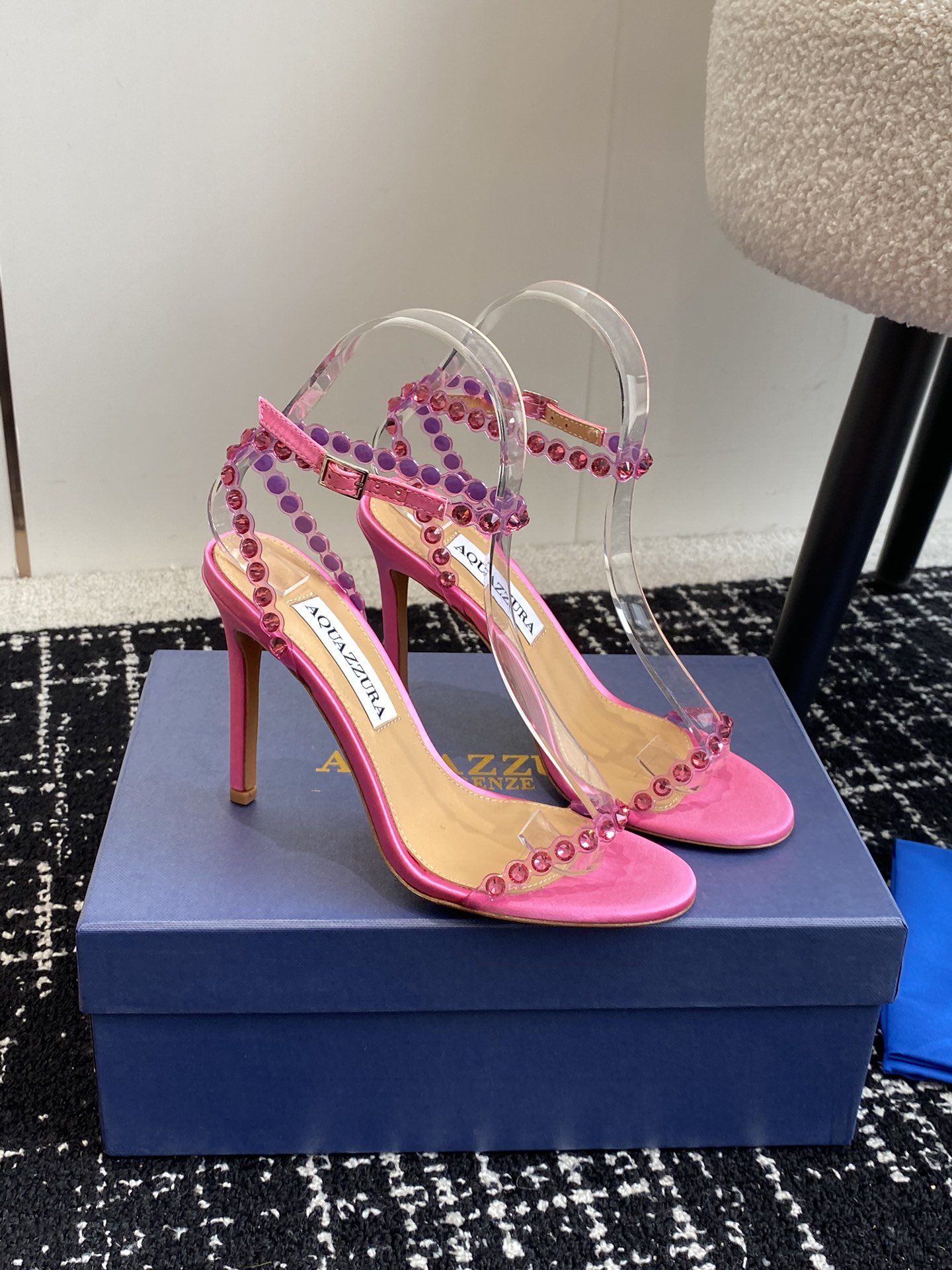 Aquazzura24ss惊艳火爆款菠萝王室贵族的钟爱雍容华贵气质高雅到手如图柜级品质进口真丝璀璨别致水