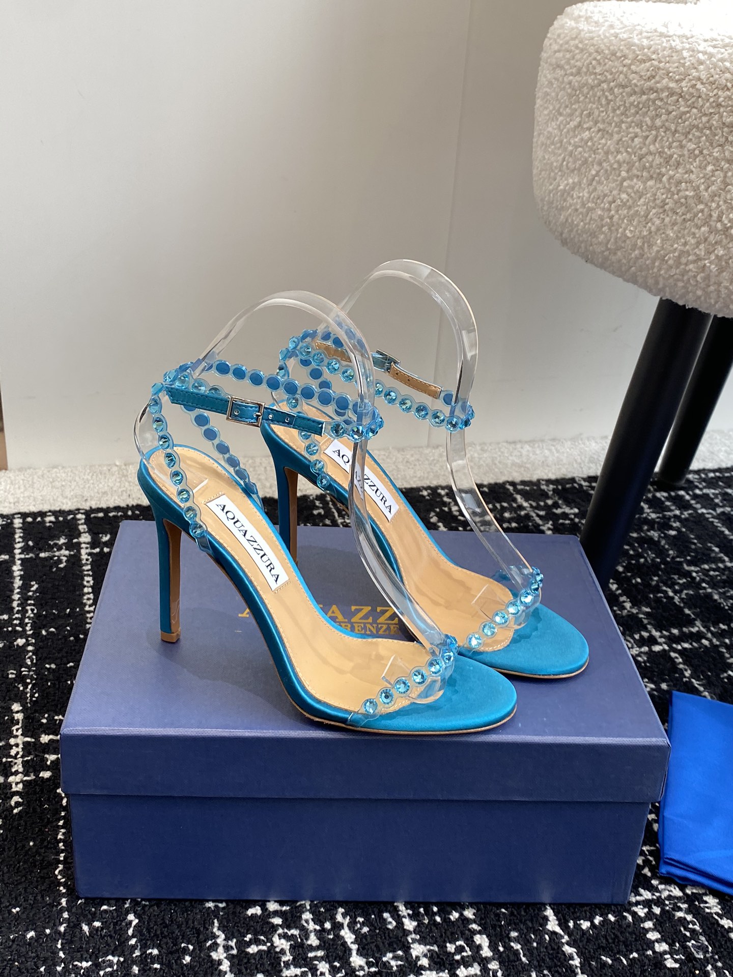 Aquazzura24ss惊艳火爆款菠萝王室贵族的钟爱雍容华贵气质高雅到手如图柜级品质进口真丝璀璨别致水