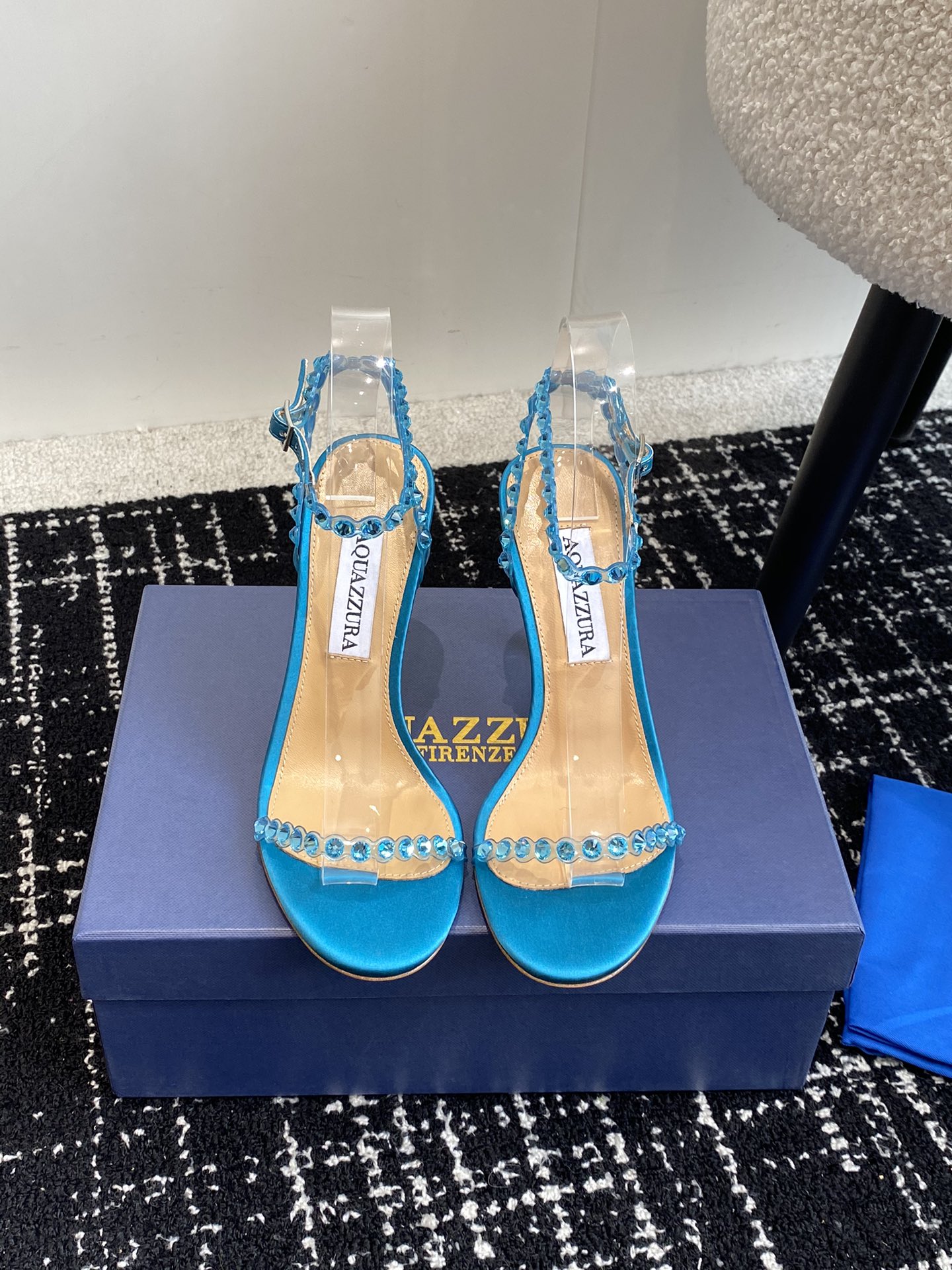 Aquazzura24ss惊艳火爆款菠萝王室贵族的钟爱雍容华贵气质高雅到手如图柜级品质进口真丝璀璨别致水