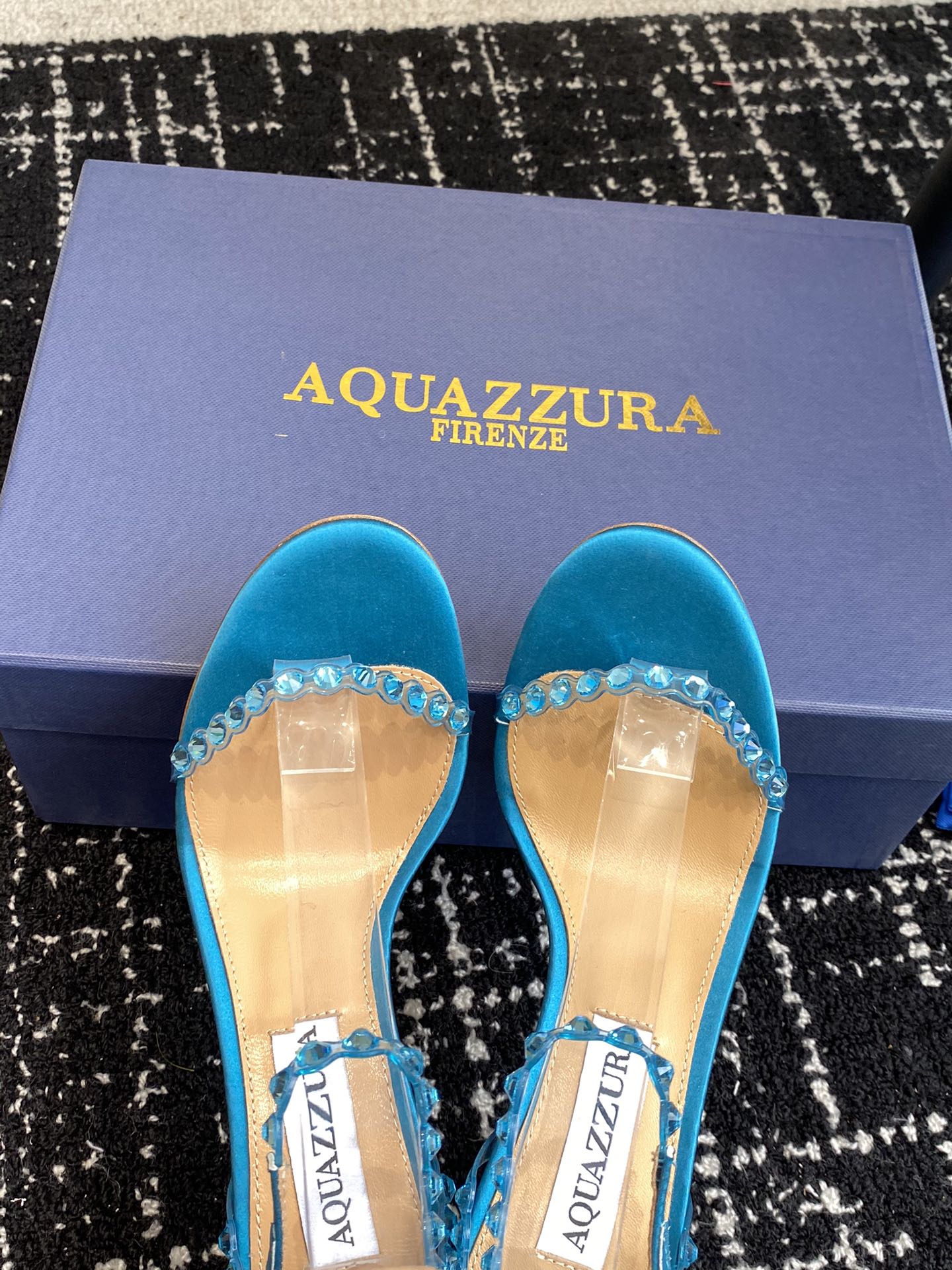 Aquazzura24ss惊艳火爆款菠萝王室贵族的钟爱雍容华贵气质高雅到手如图柜级品质进口真丝璀璨别致水