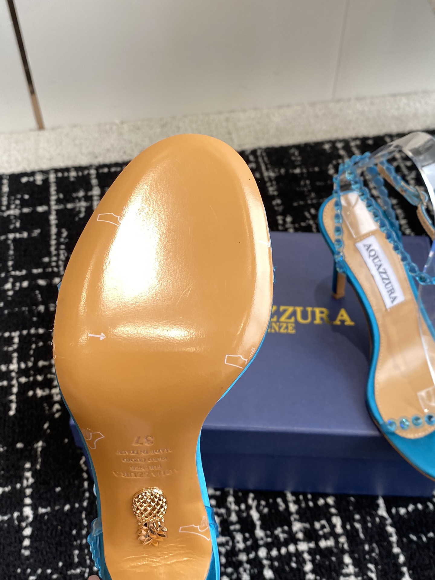 Aquazzura24ss惊艳火爆款菠萝王室贵族的钟爱雍容华贵气质高雅到手如图柜级品质进口真丝璀璨别致水