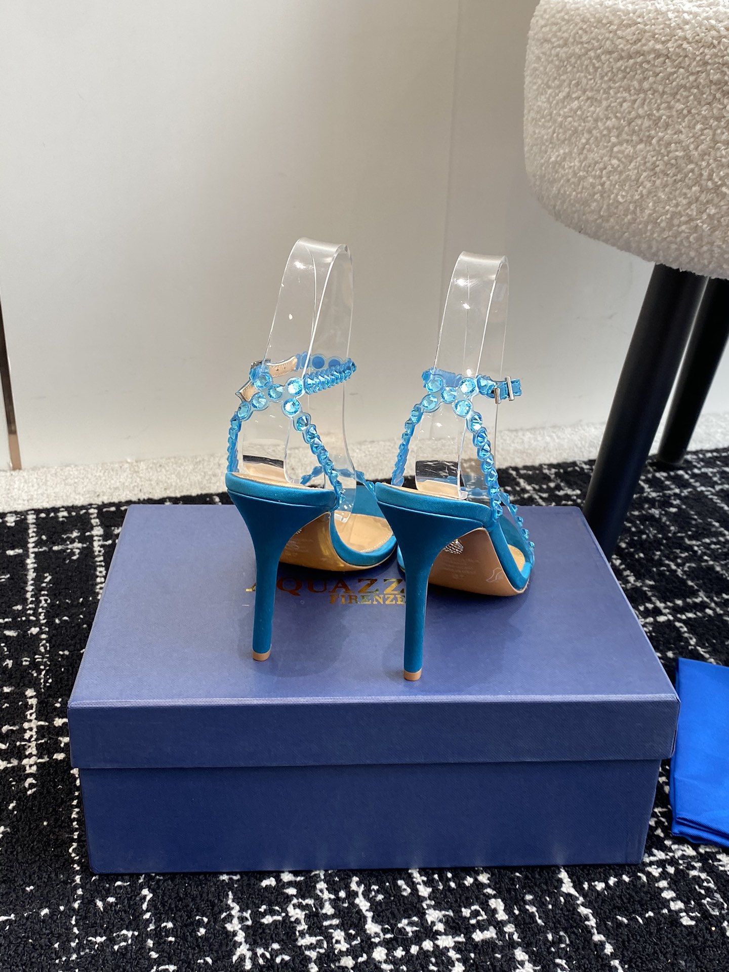 Aquazzura24ss惊艳火爆款菠萝王室贵族的钟爱雍容华贵气质高雅到手如图柜级品质进口真丝璀璨别致水