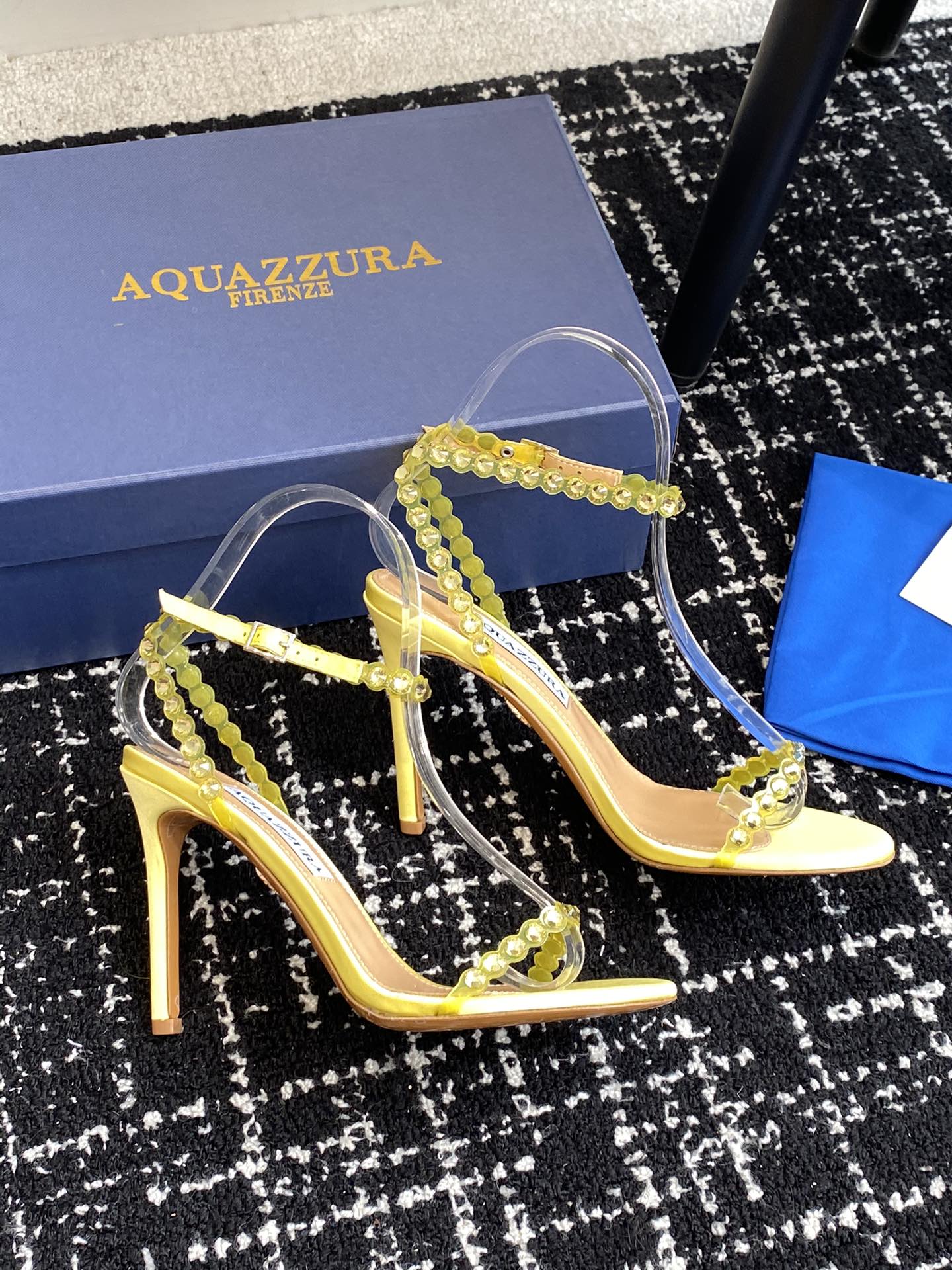 Aquazzura24ss惊艳火爆款菠萝王室贵族的钟爱雍容华贵气质高雅到手如图柜级品质进口真丝璀璨别致水