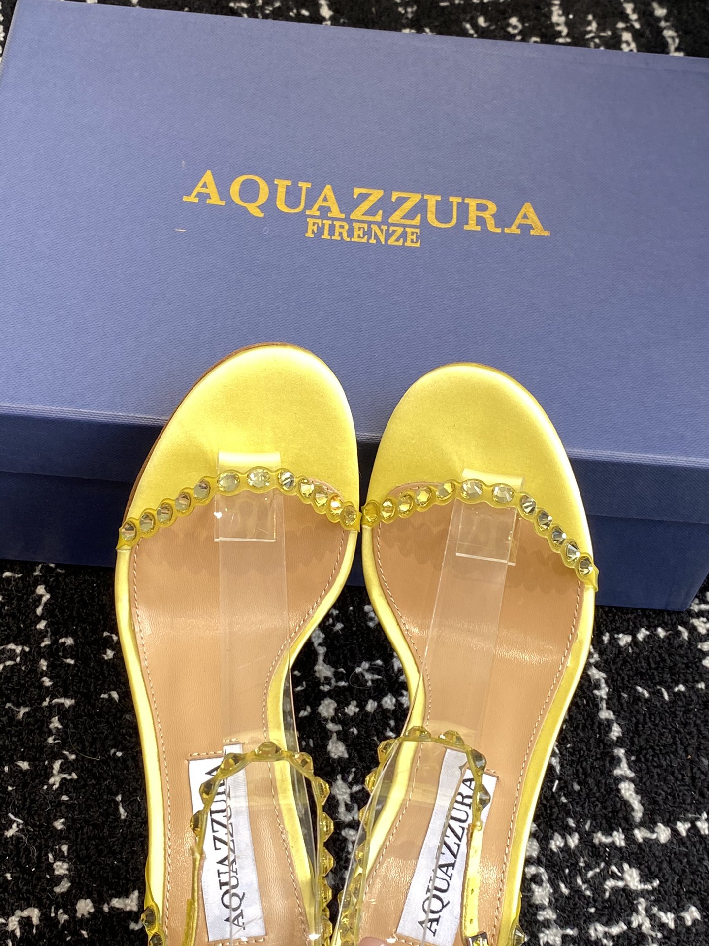 Aquazzura24ss惊艳火爆款菠萝王室贵族的钟爱雍容华贵气质高雅到手如图柜级品质进口真丝璀璨别致水