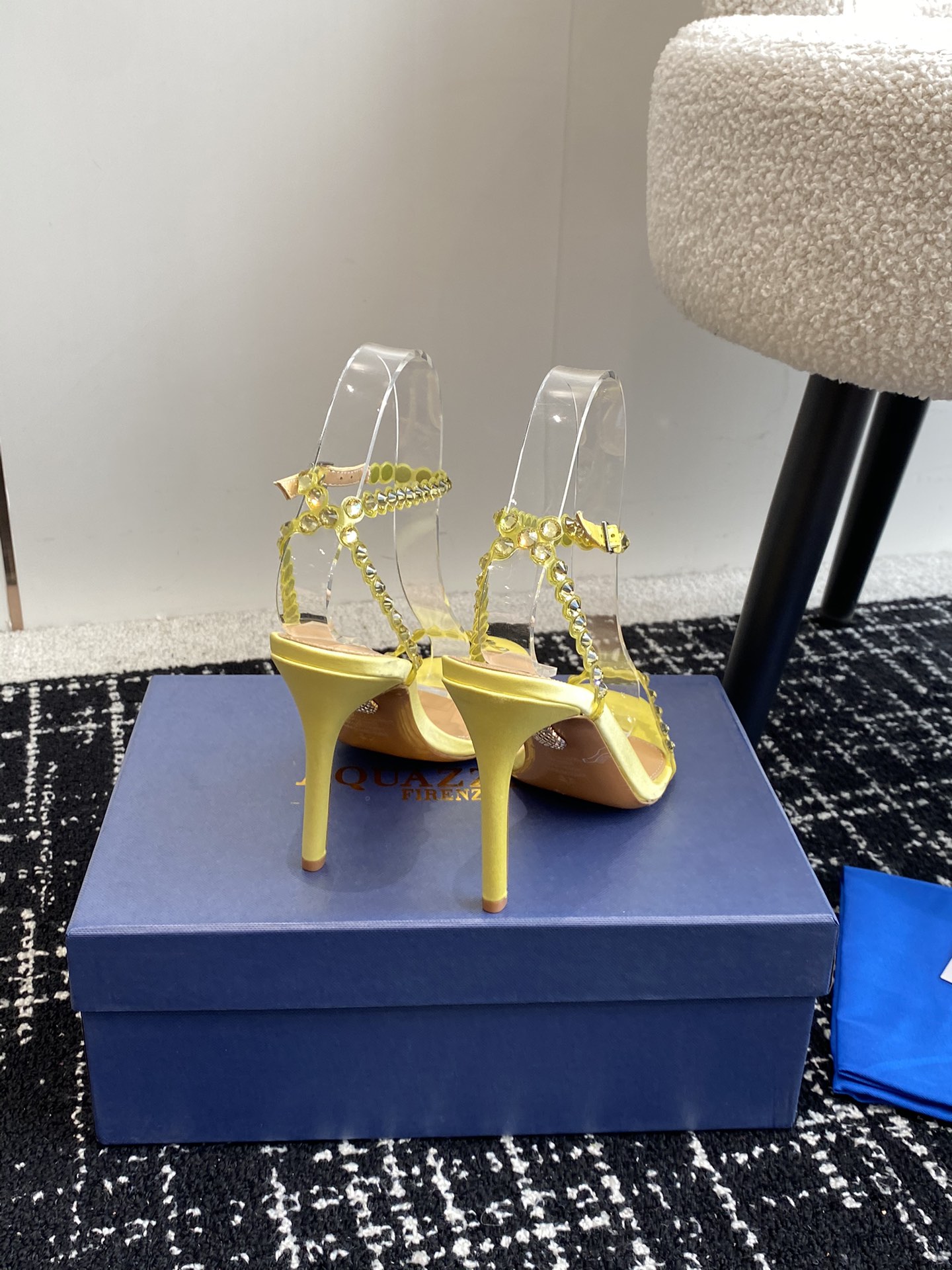 Aquazzura24ss惊艳火爆款菠萝王室贵族的钟爱雍容华贵气质高雅到手如图柜级品质进口真丝璀璨别致水