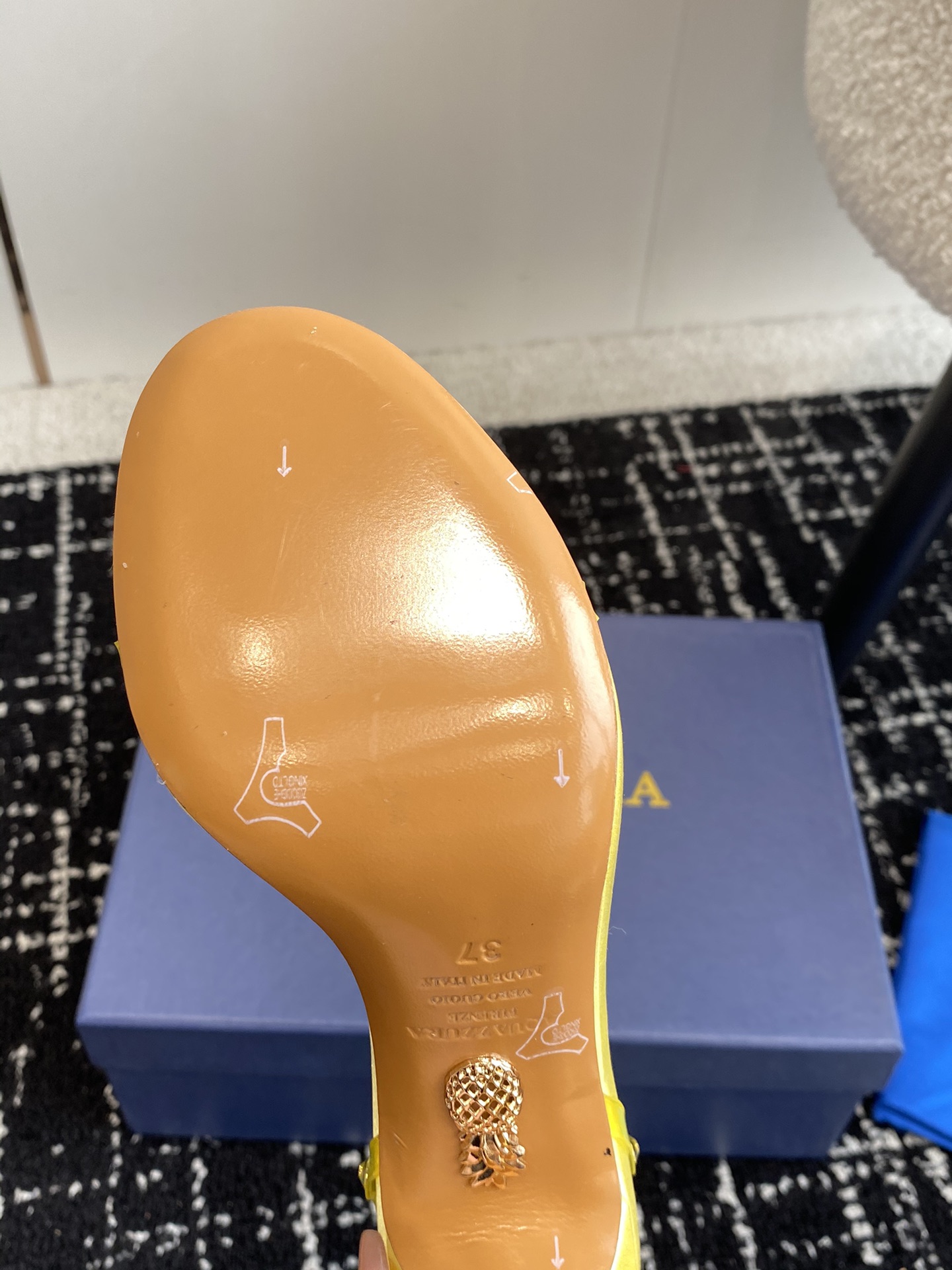 Aquazzura24ss惊艳火爆款菠萝王室贵族的钟爱雍容华贵气质高雅到手如图柜级品质进口真丝璀璨别致水