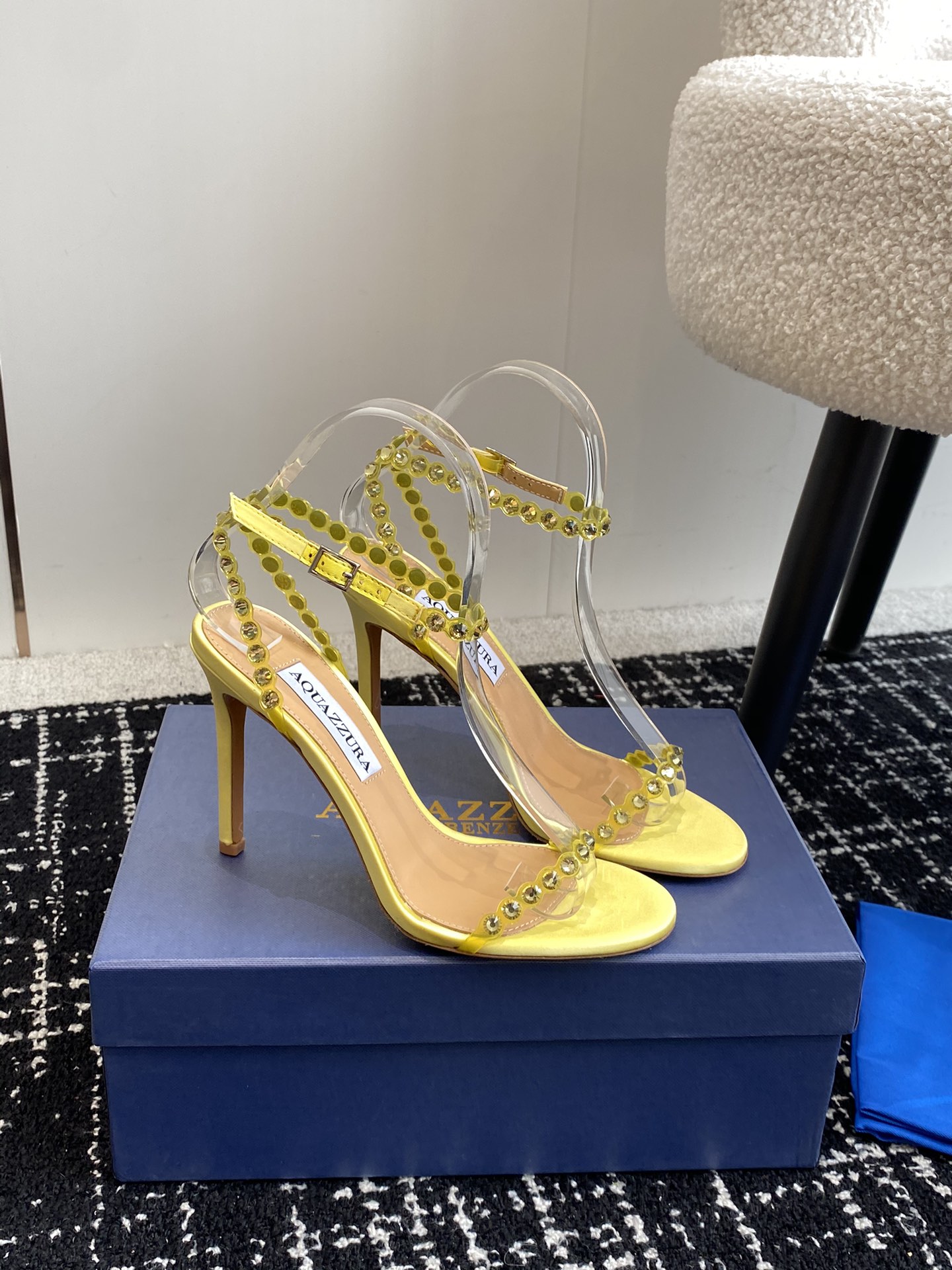 Aquazzura24ss惊艳火爆款菠萝王室贵族的钟爱雍容华贵气质高雅到手如图柜级品质进口真丝璀璨别致水