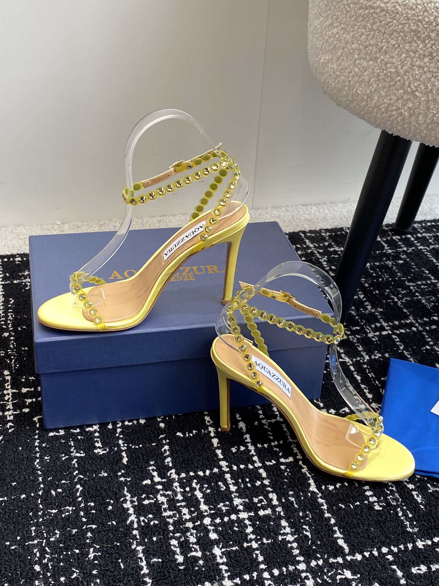 Aquazzura24ss惊艳火爆款菠萝王室贵族的钟爱雍容华贵气质高雅到手如图柜级品质进口真丝璀璨别致水