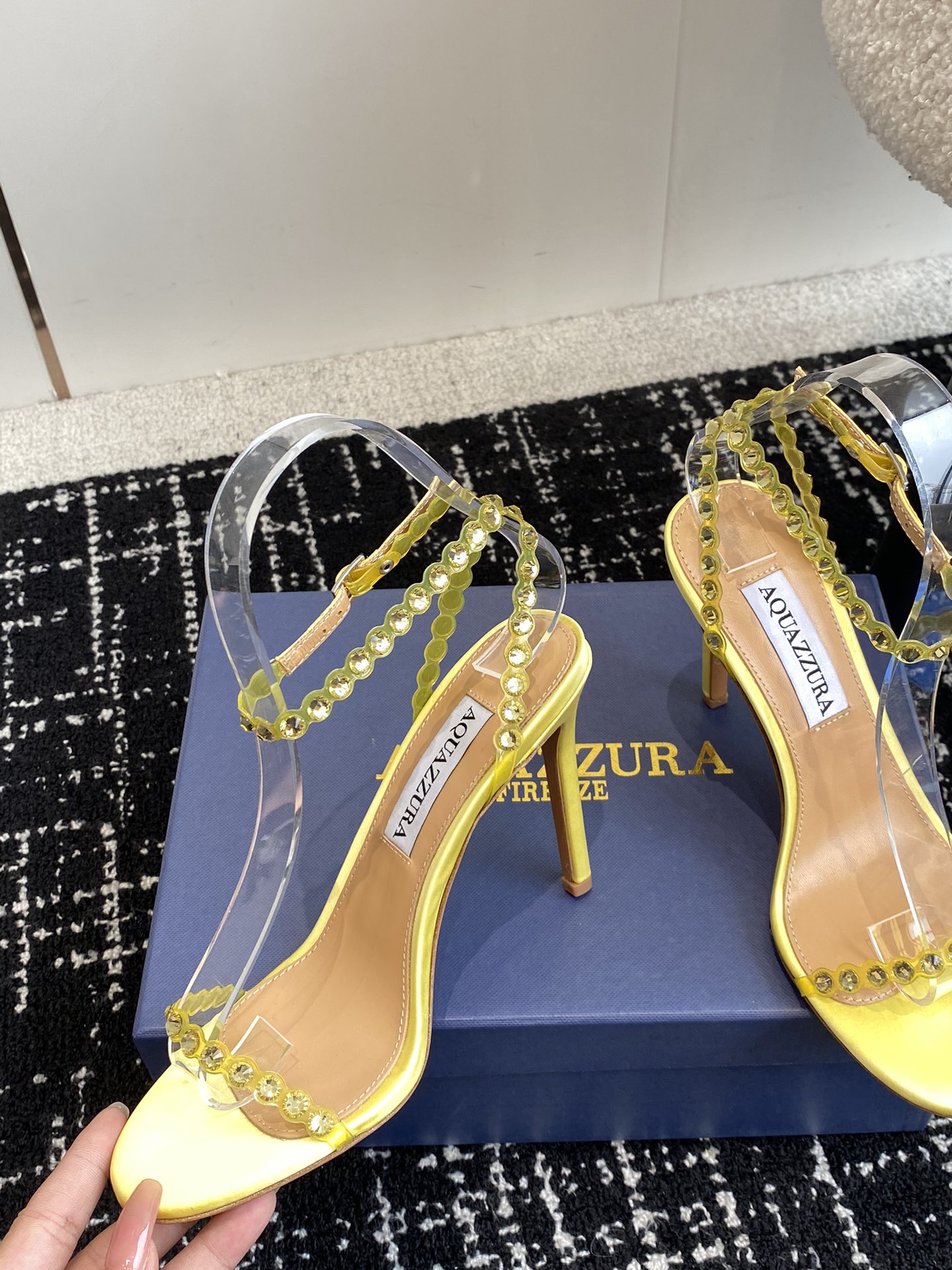 Aquazzura24ss惊艳火爆款菠萝王室贵族的钟爱雍容华贵气质高雅到手如图柜级品质进口真丝璀璨别致水