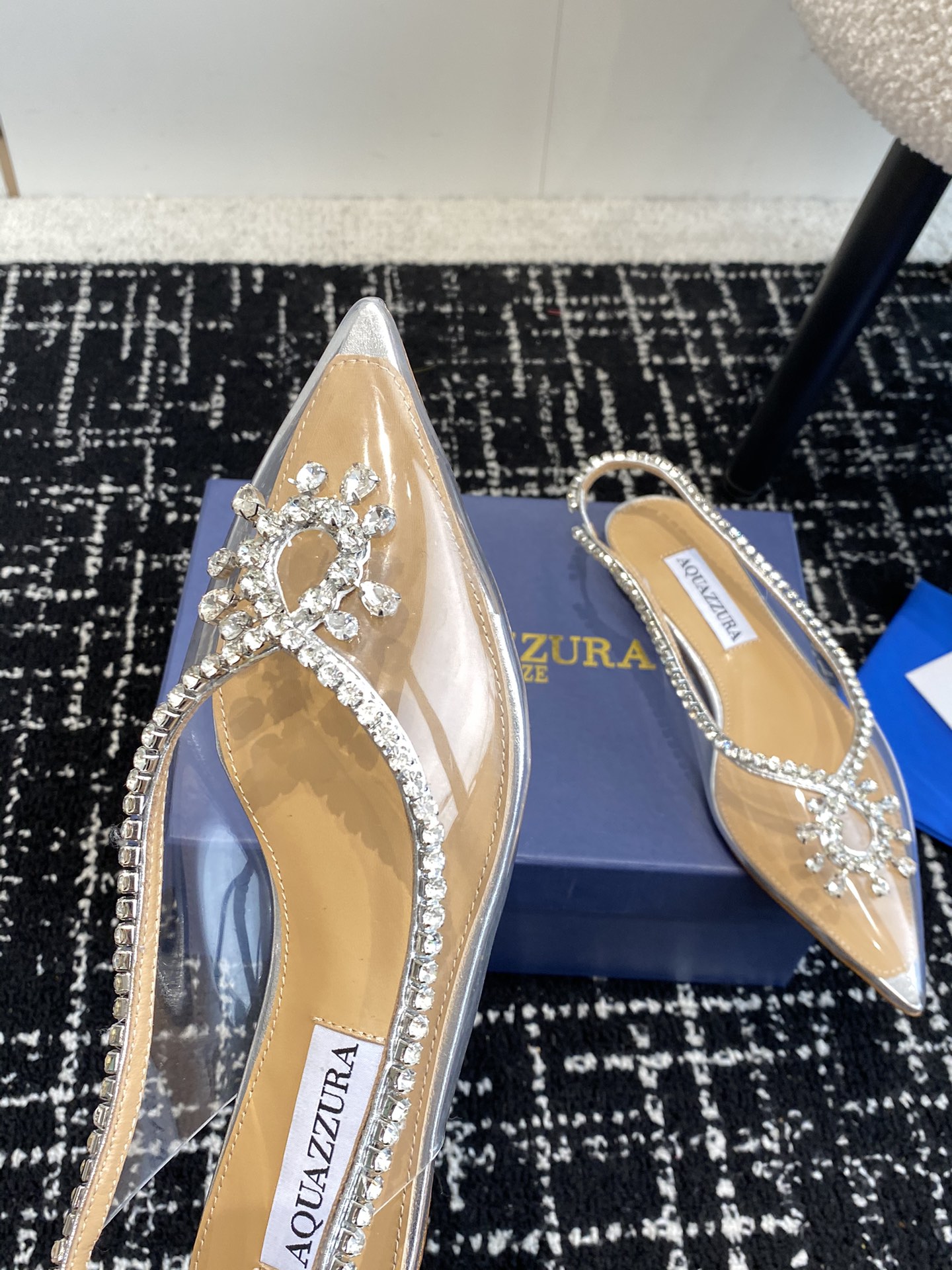 Aquazzura24ss惊艳火爆款菠萝王室贵族的钟爱雍容华贵气质高雅到手如图柜级品质进口PVC胶片璀璨