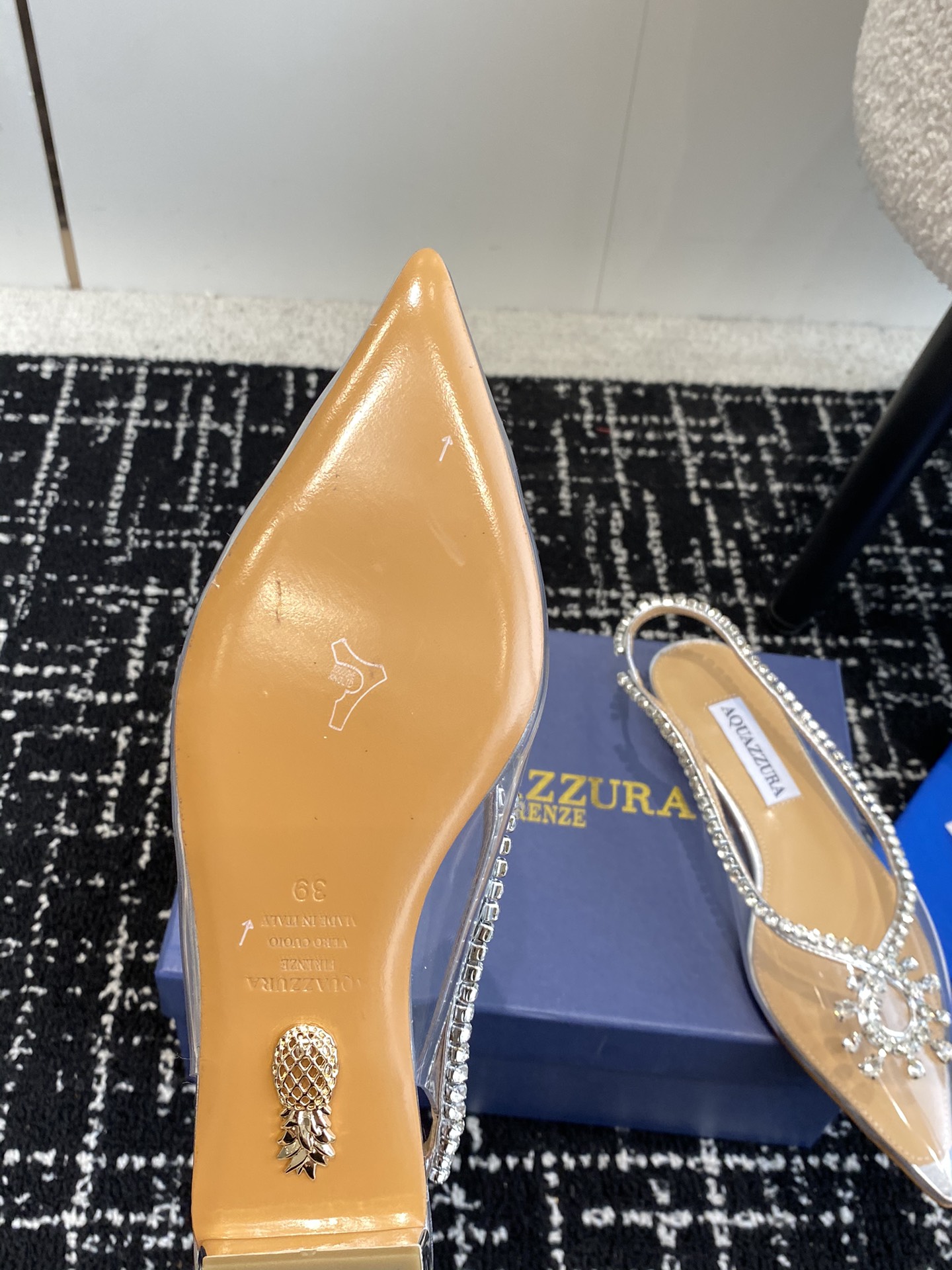 Aquazzura24ss惊艳火爆款菠萝王室贵族的钟爱雍容华贵气质高雅到手如图柜级品质进口PVC胶片璀璨