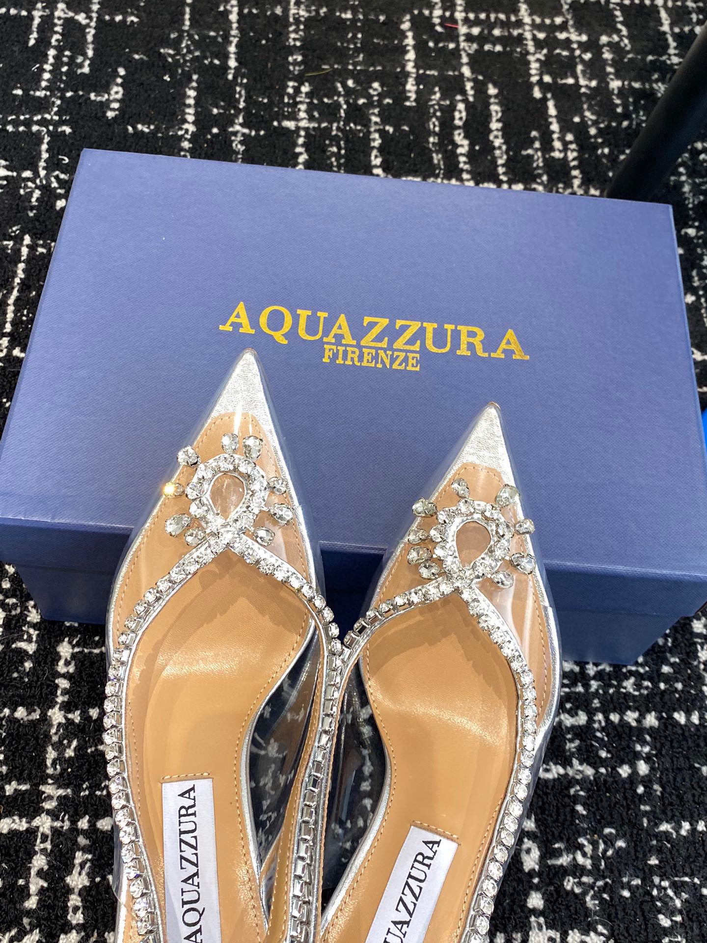 Aquazzura24ss惊艳火爆款菠萝王室贵族的钟爱雍容华贵气质高雅到手如图柜级品质进口PVC胶片璀璨