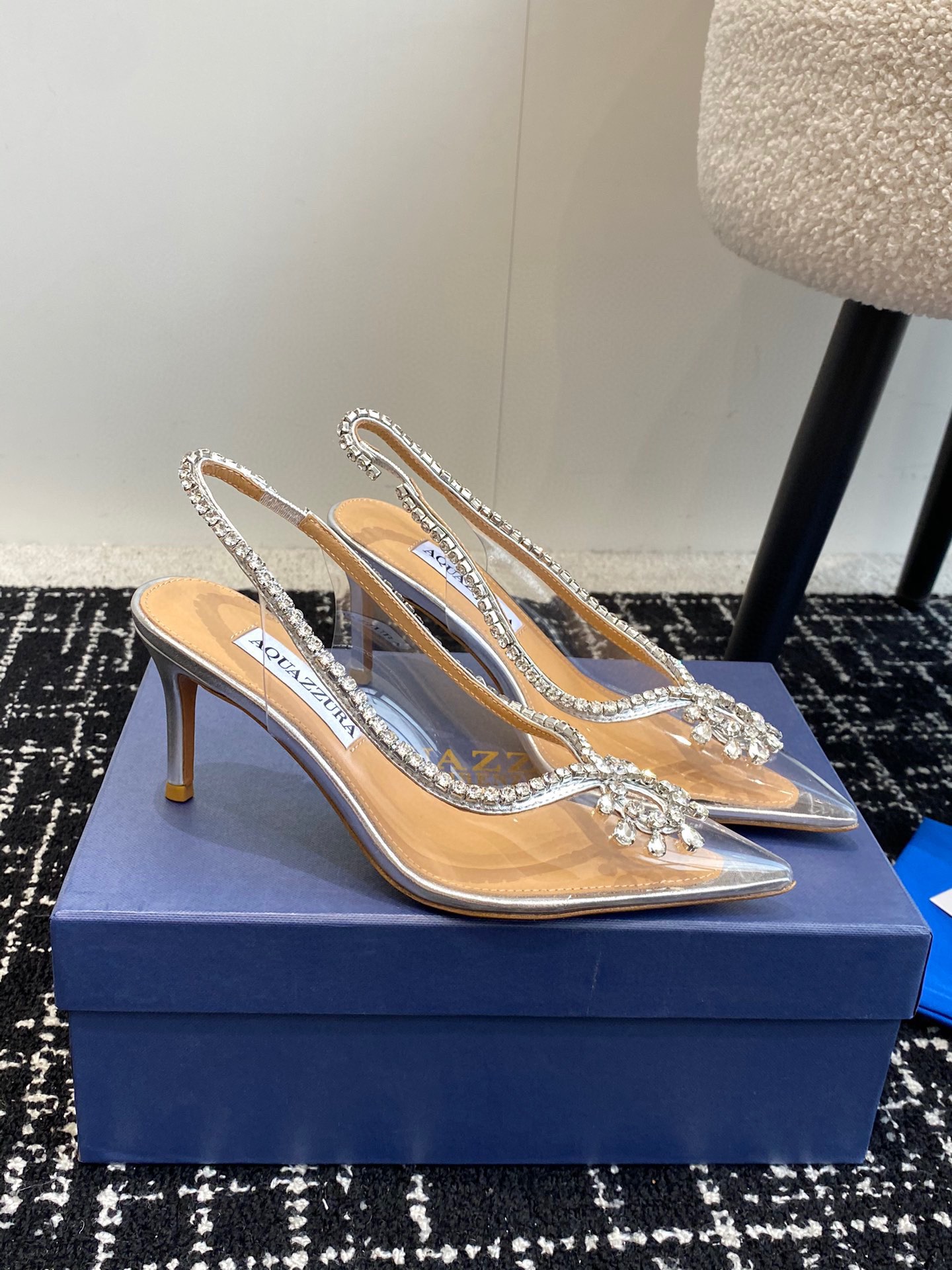 Aquazzura24ss惊艳火爆款菠萝王室贵族的钟爱雍容华贵气质高雅到手如图柜级品质进口PVC胶片璀璨