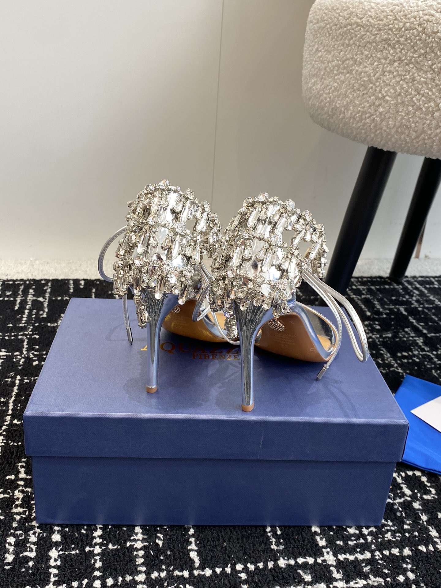 Aquazzura24ss惊艳火爆款菠萝王室贵族的钟爱雍容华贵气质高雅到手如图柜级品质进口镜面羊皮璀璨别