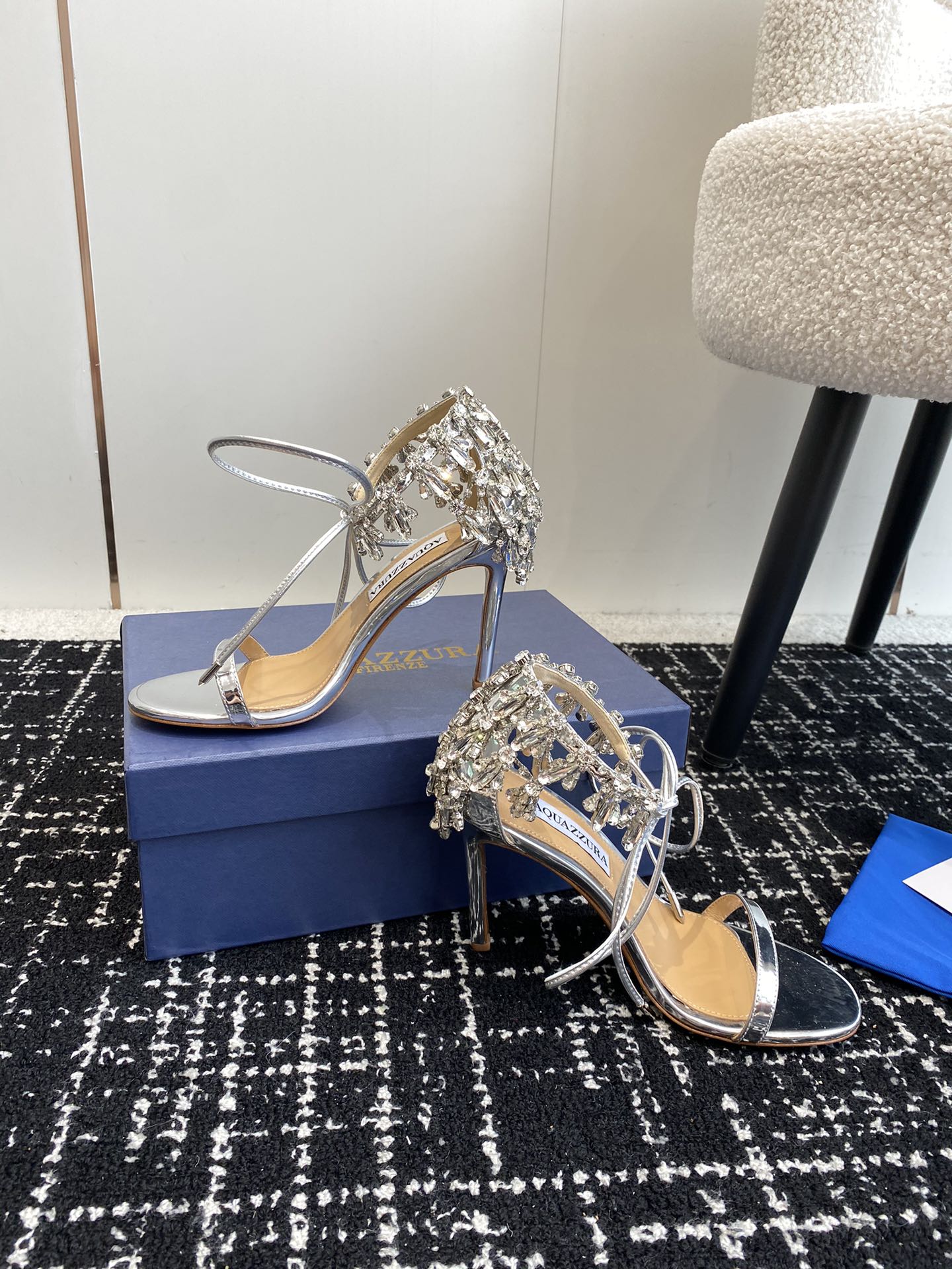 Aquazzura24ss惊艳火爆款菠萝王室贵族的钟爱雍容华贵气质高雅到手如图柜级品质进口镜面羊皮璀璨别