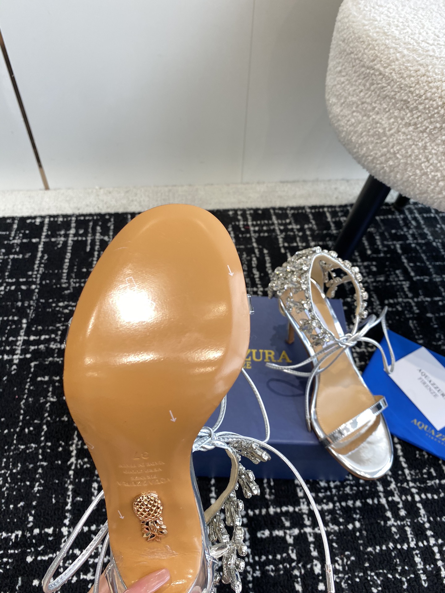 Aquazzura24ss惊艳火爆款菠萝王室贵族的钟爱雍容华贵气质高雅到手如图柜级品质进口镜面羊皮璀璨别