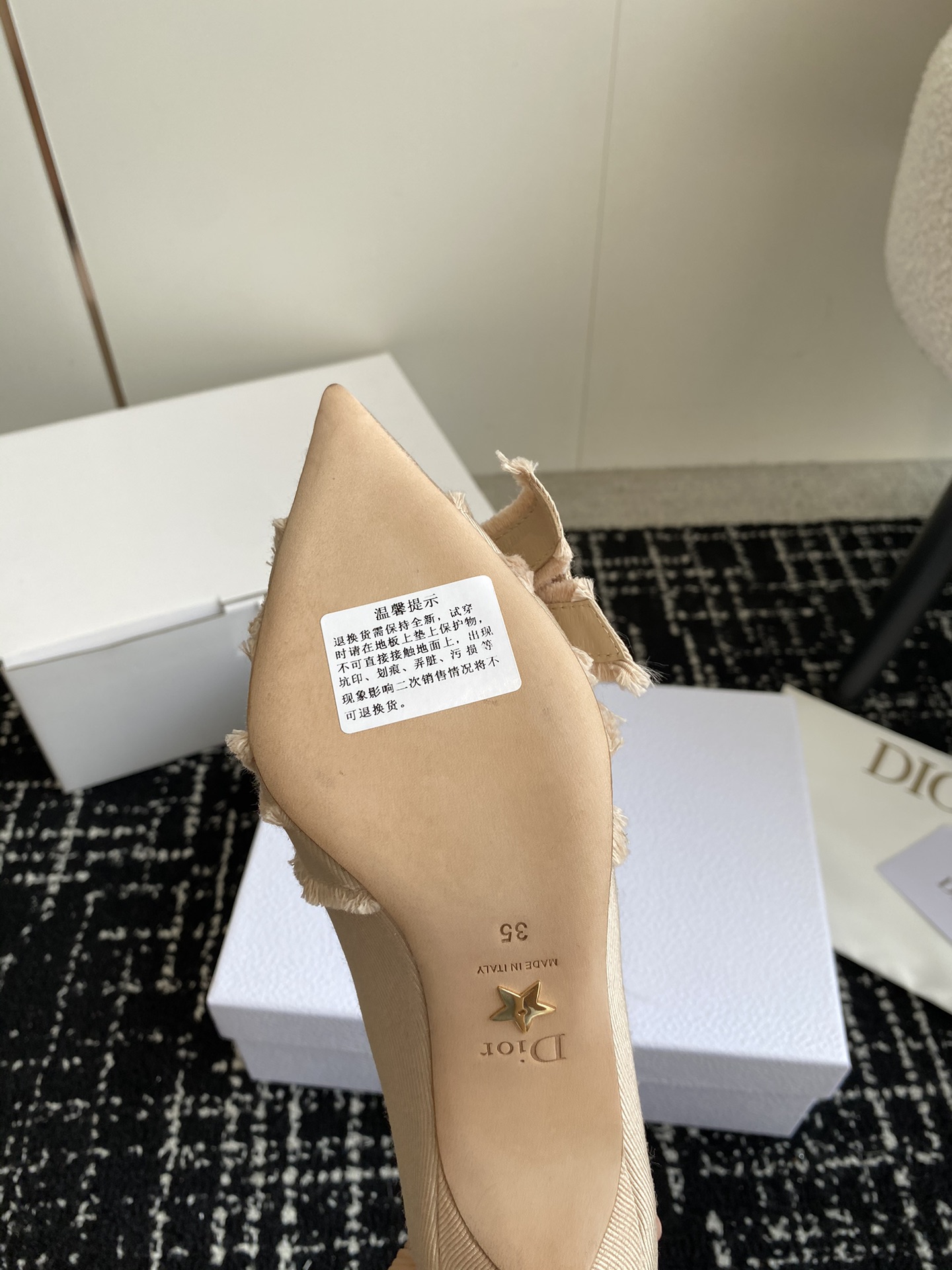 Dior24/ssCD家蝴蝶结珍珠猫跟小单鞋被韩素汐种草的新款dior超级好看蝴蝶结左右不对称好看的不得