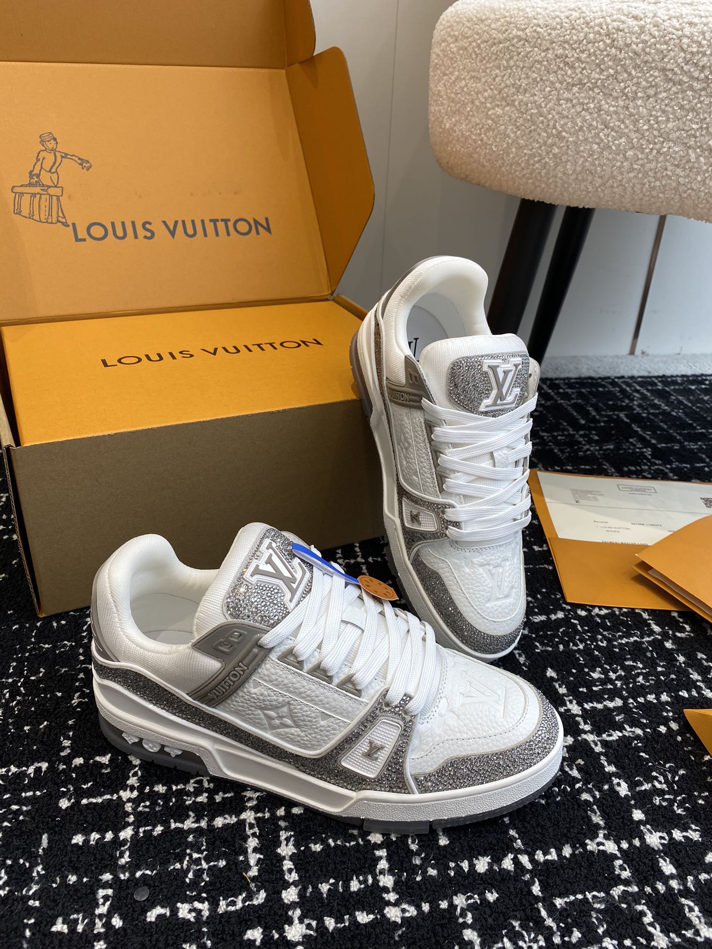 LouisVuitton24ss钻面驴家的爆款！trainer板鞋每个人都必须入的款绝不后悔！超级百搭高