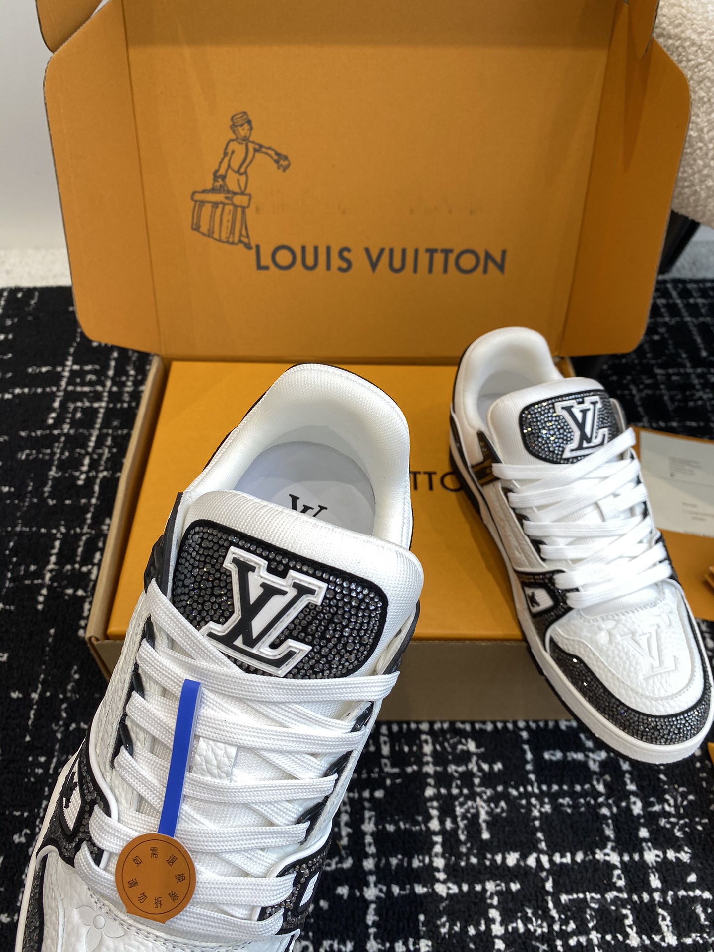 LouisVuitton24ss钻面驴家的爆款！trainer板鞋每个人都必须入的款绝不后悔！超级百搭高