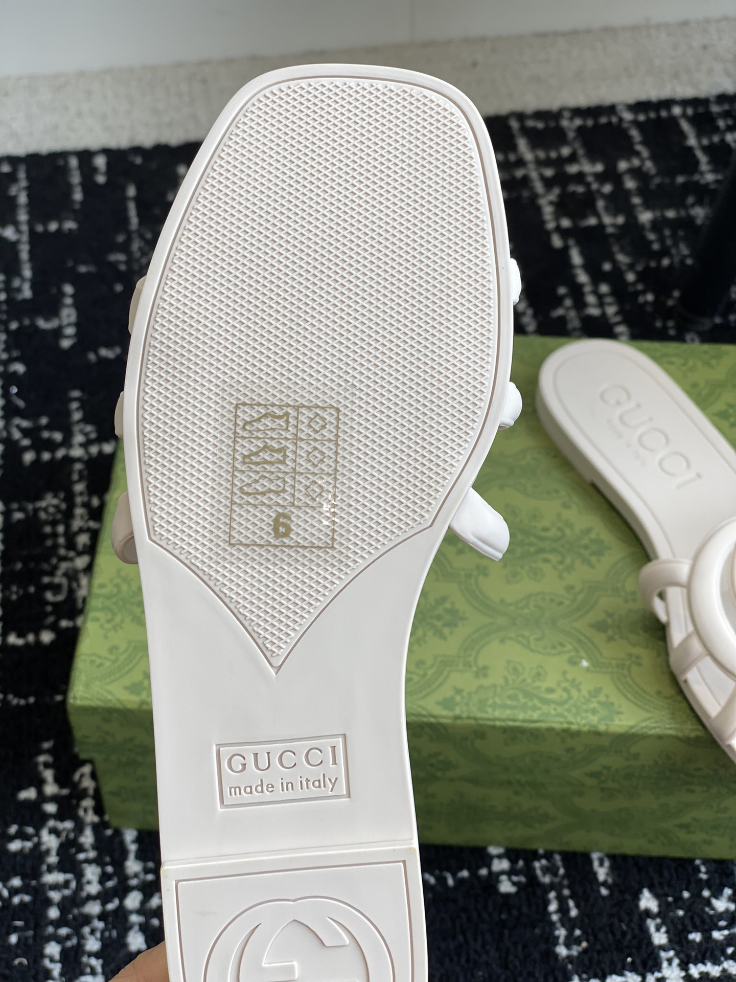 Gucci24ss古驰最新款沙滩凉拖鞋一字果冻拖原版开模双GLOGO原版开模一致鞋面原版进口TPU鞋底原