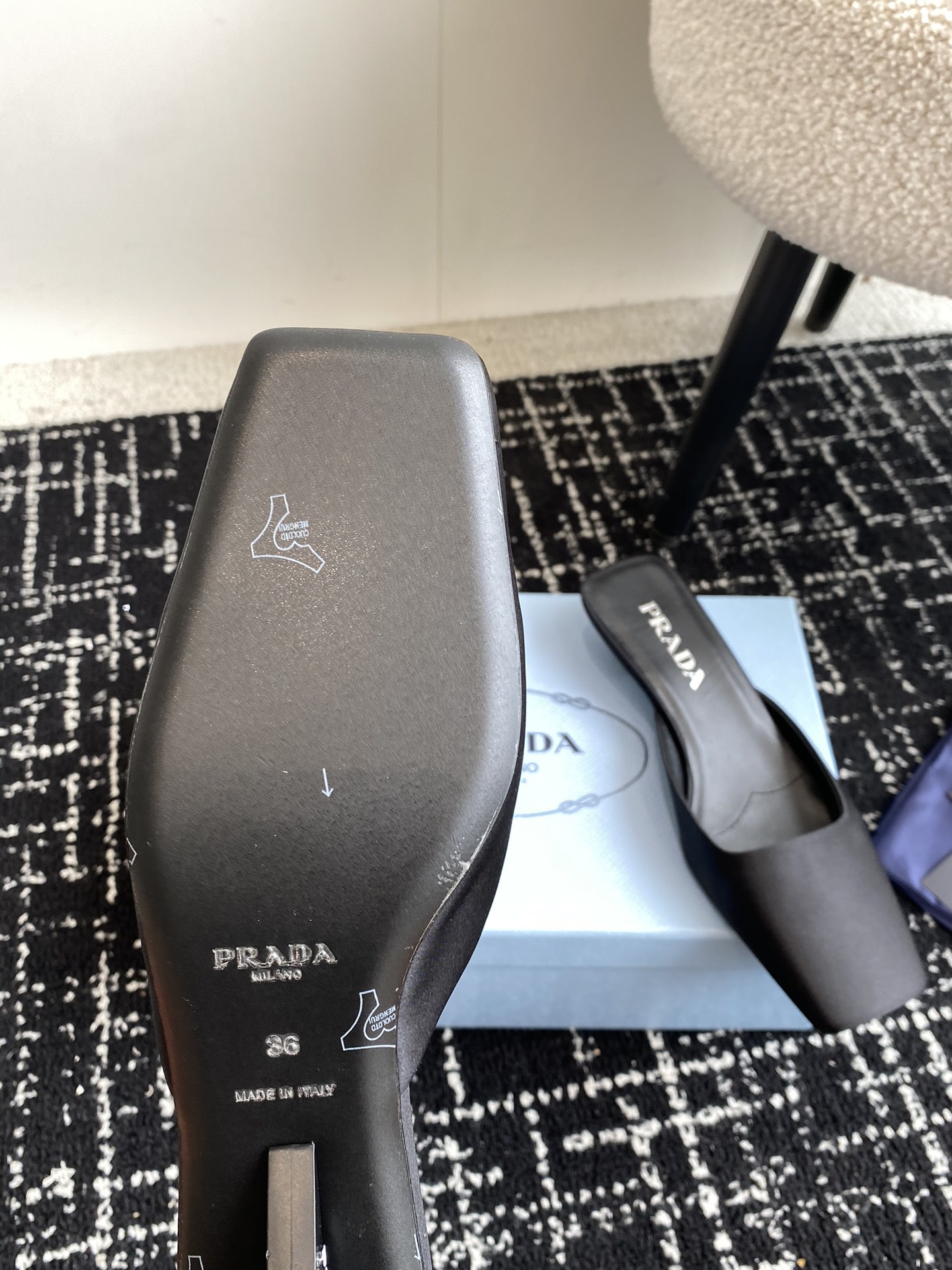 Prada24ss早春新款绝美尖头跟鞋时尚界久违的极简之美多巴胺配色毫不费力的优雅风来袭时髦包头半拖方头