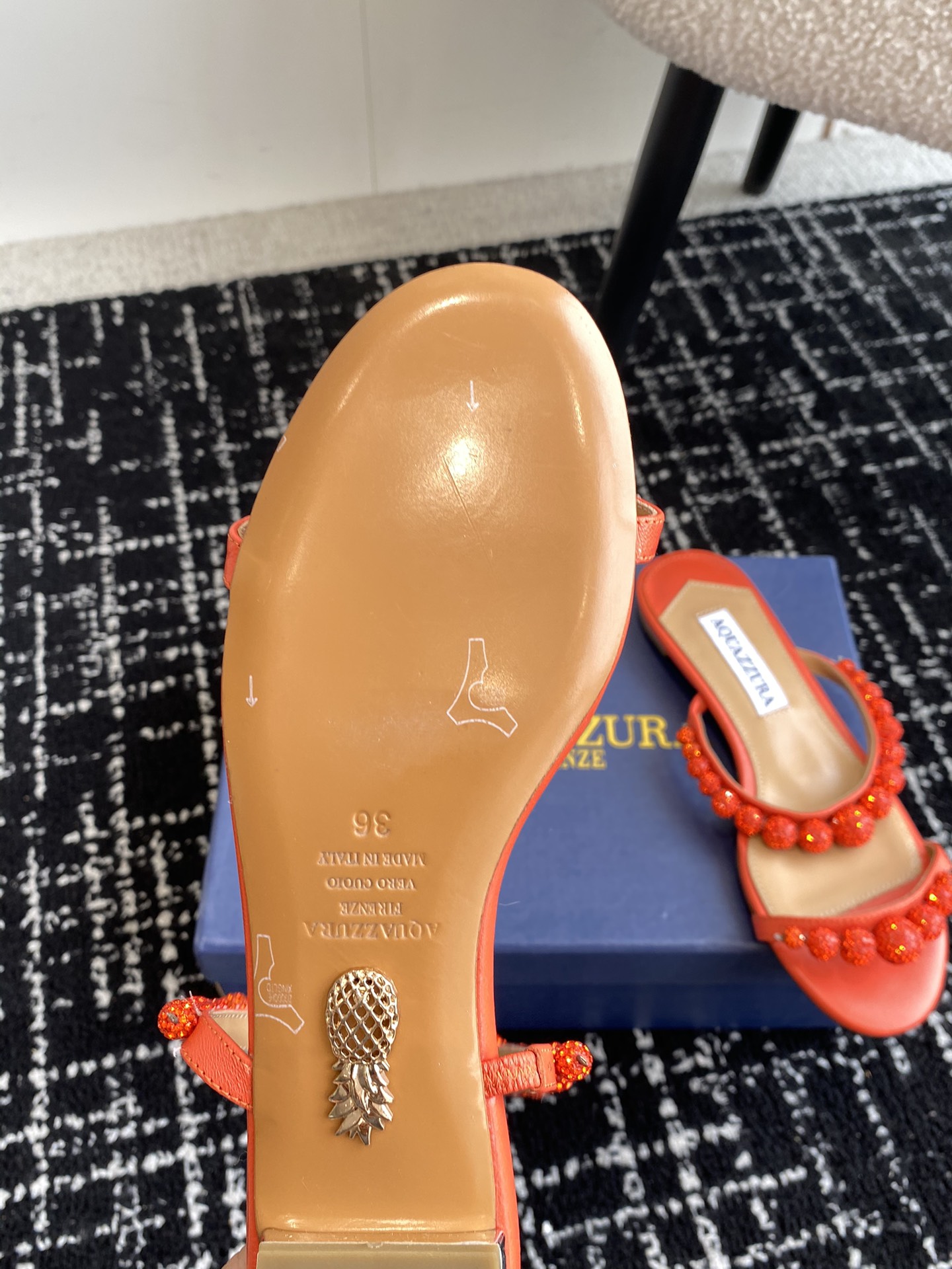 Aquazzura24ss惊艳火爆款菠萝王室贵族的钟爱雍容华贵气质高雅到手如图柜级品质璀璨别致水钻饰扣小